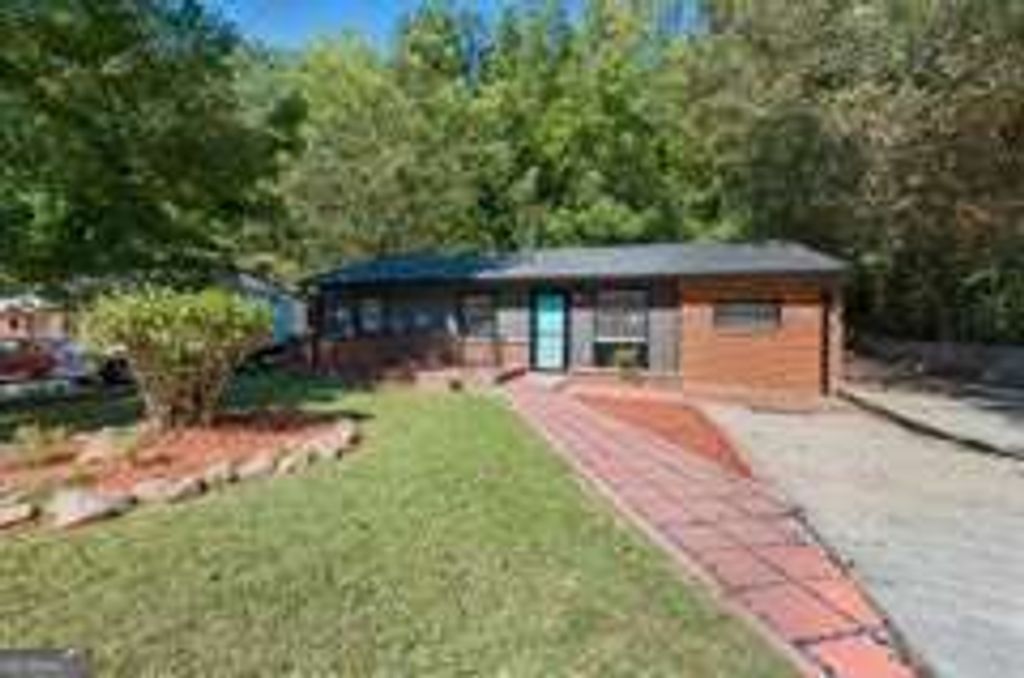 Photo of 2541 Santa Barbara Drive NW, Atlanta, GA 30318 (MLS # 10736189)