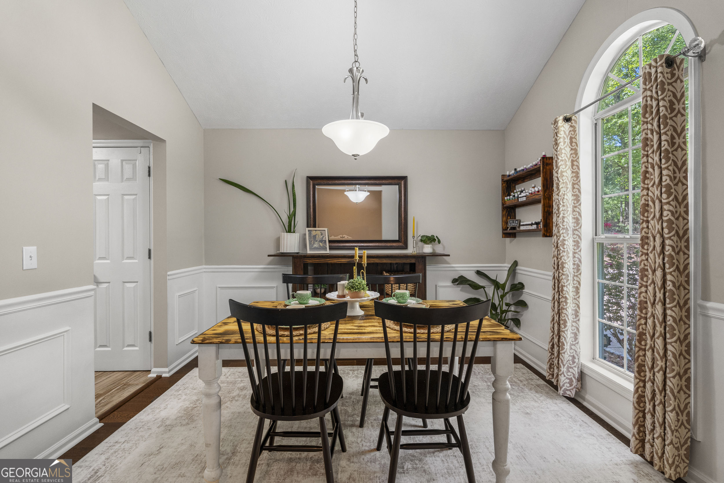 1389 Douglas DR