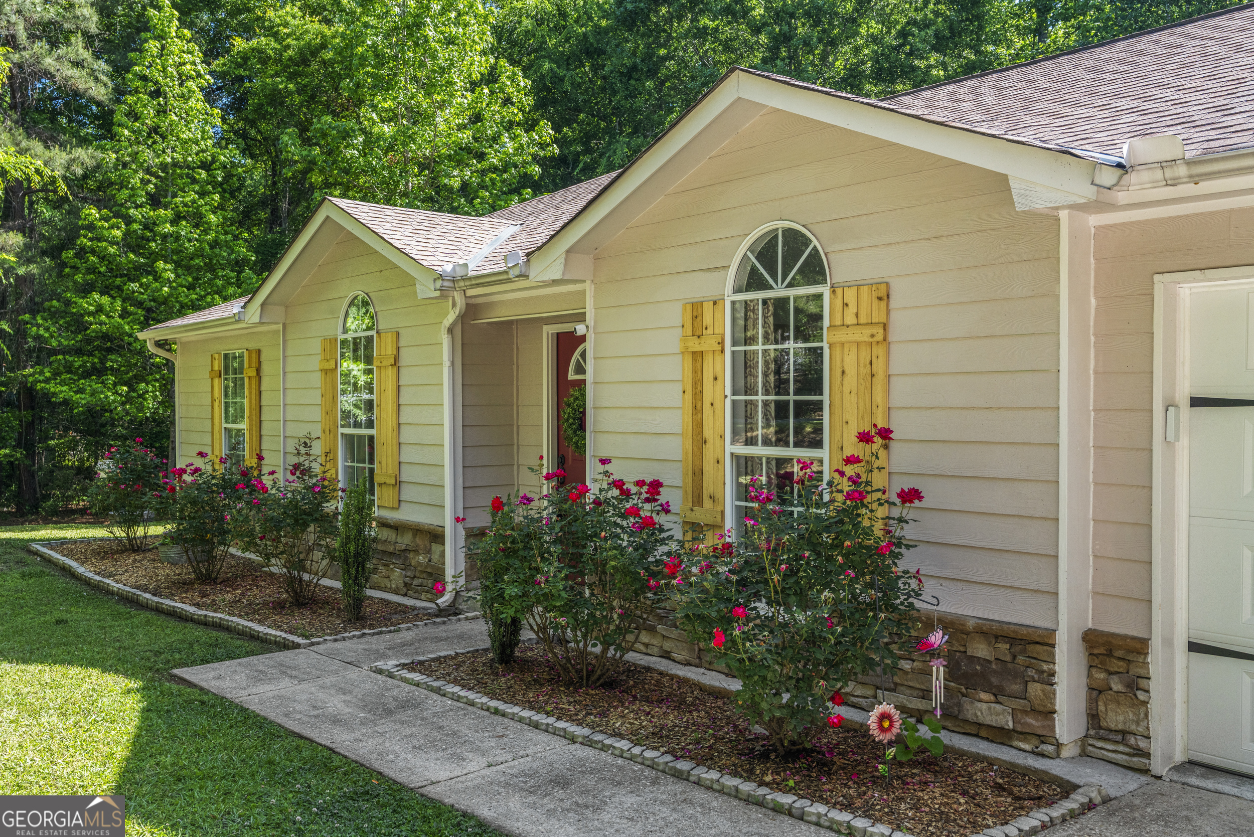 1389 Douglas DR