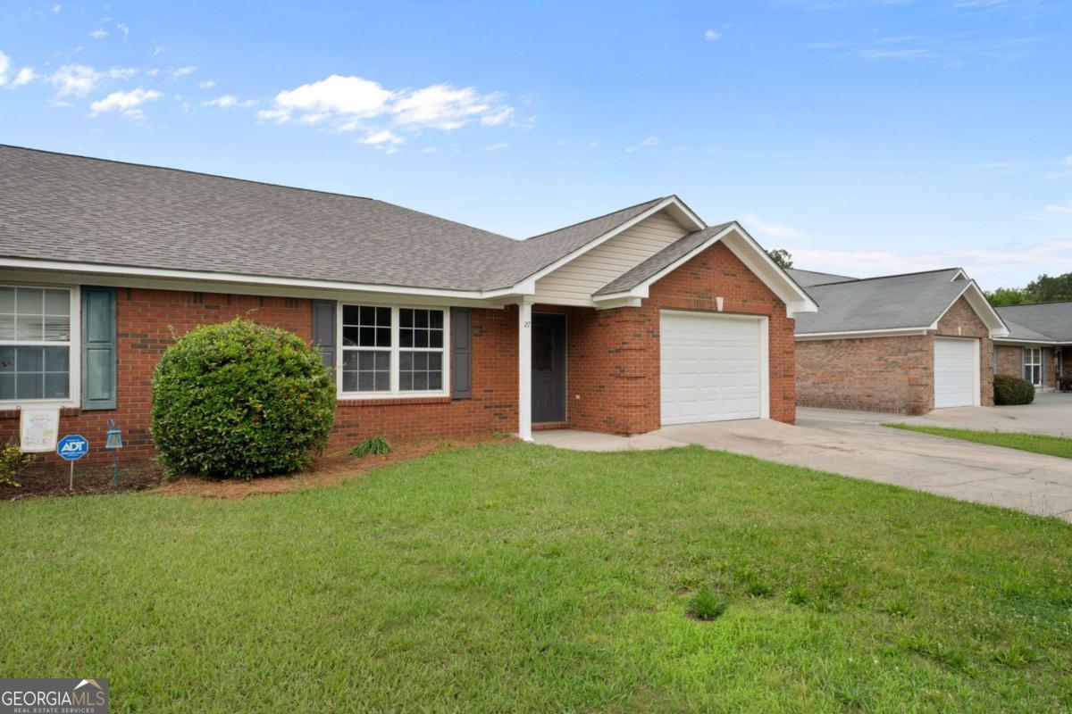 27 Westbury DR NW
