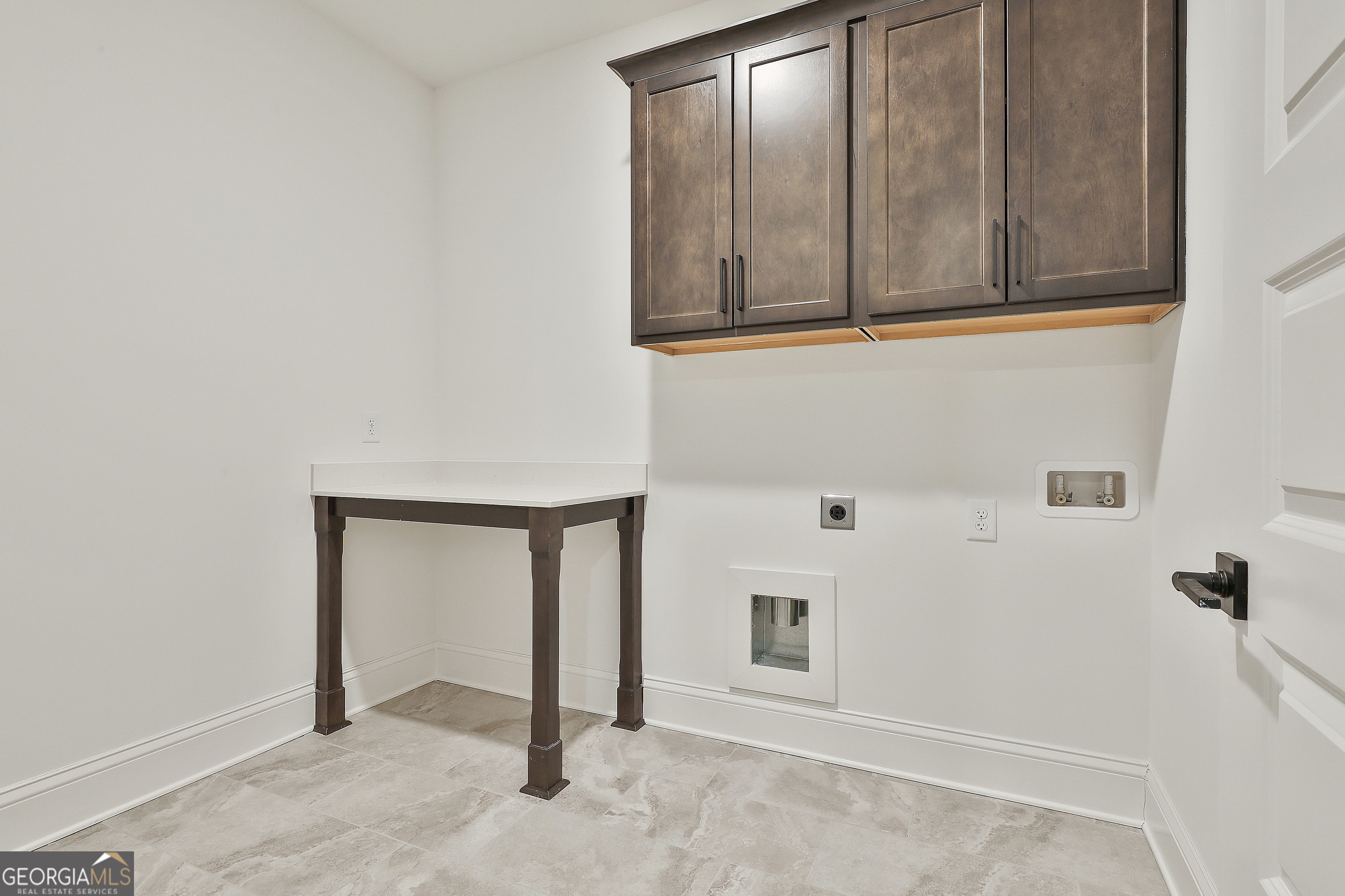 Fayetteville, Georgia 30215, United States, 4 Bedrooms Bedrooms, ,5 BathroomsBathrooms,Residential,Pending,42064