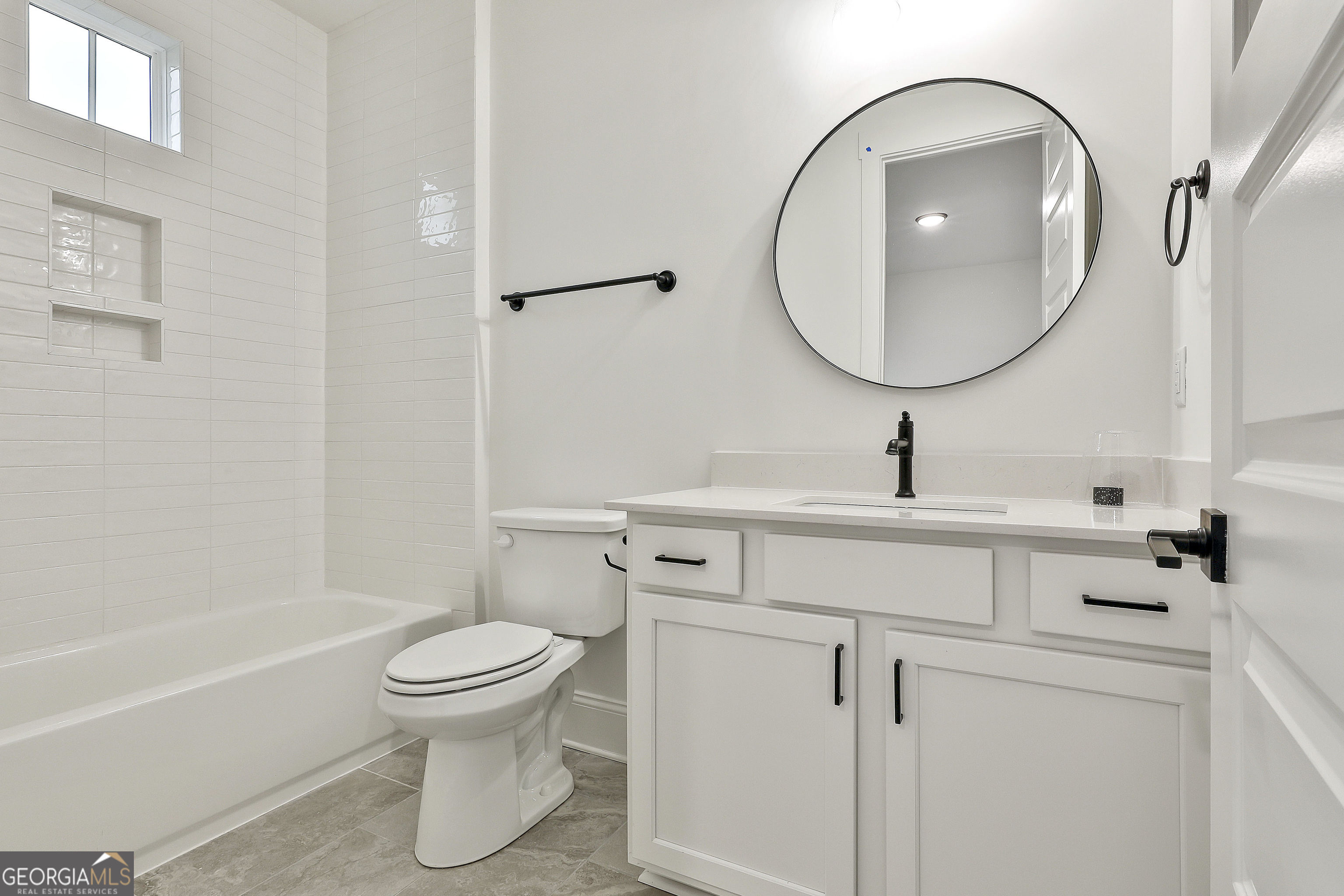 Fayetteville, Georgia 30215, United States, 4 Bedrooms Bedrooms, ,5 BathroomsBathrooms,Residential,Pending,42064