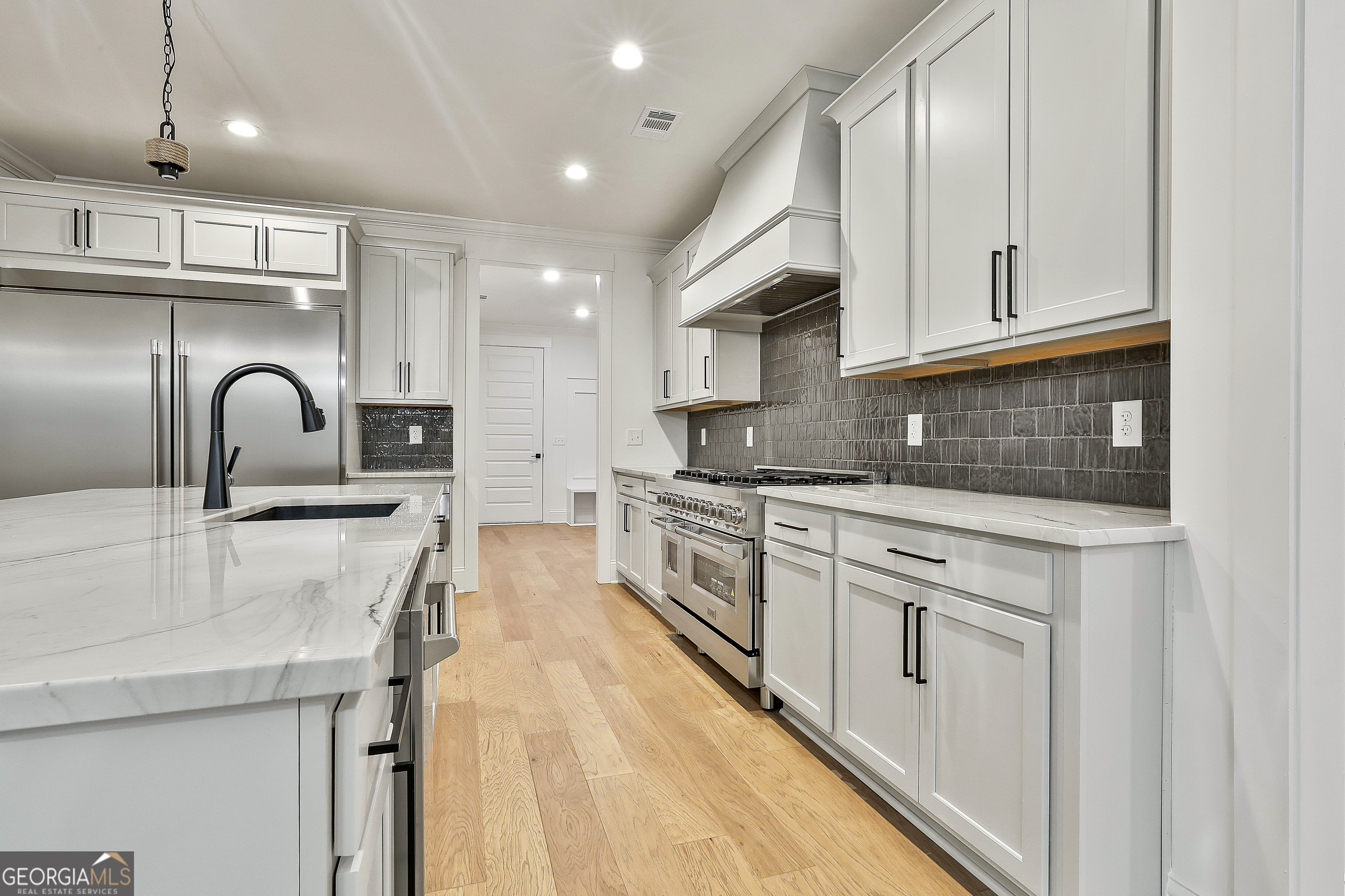 Fayetteville, Georgia 30215, United States, 4 Bedrooms Bedrooms, ,5 BathroomsBathrooms,Residential,Pending,42064