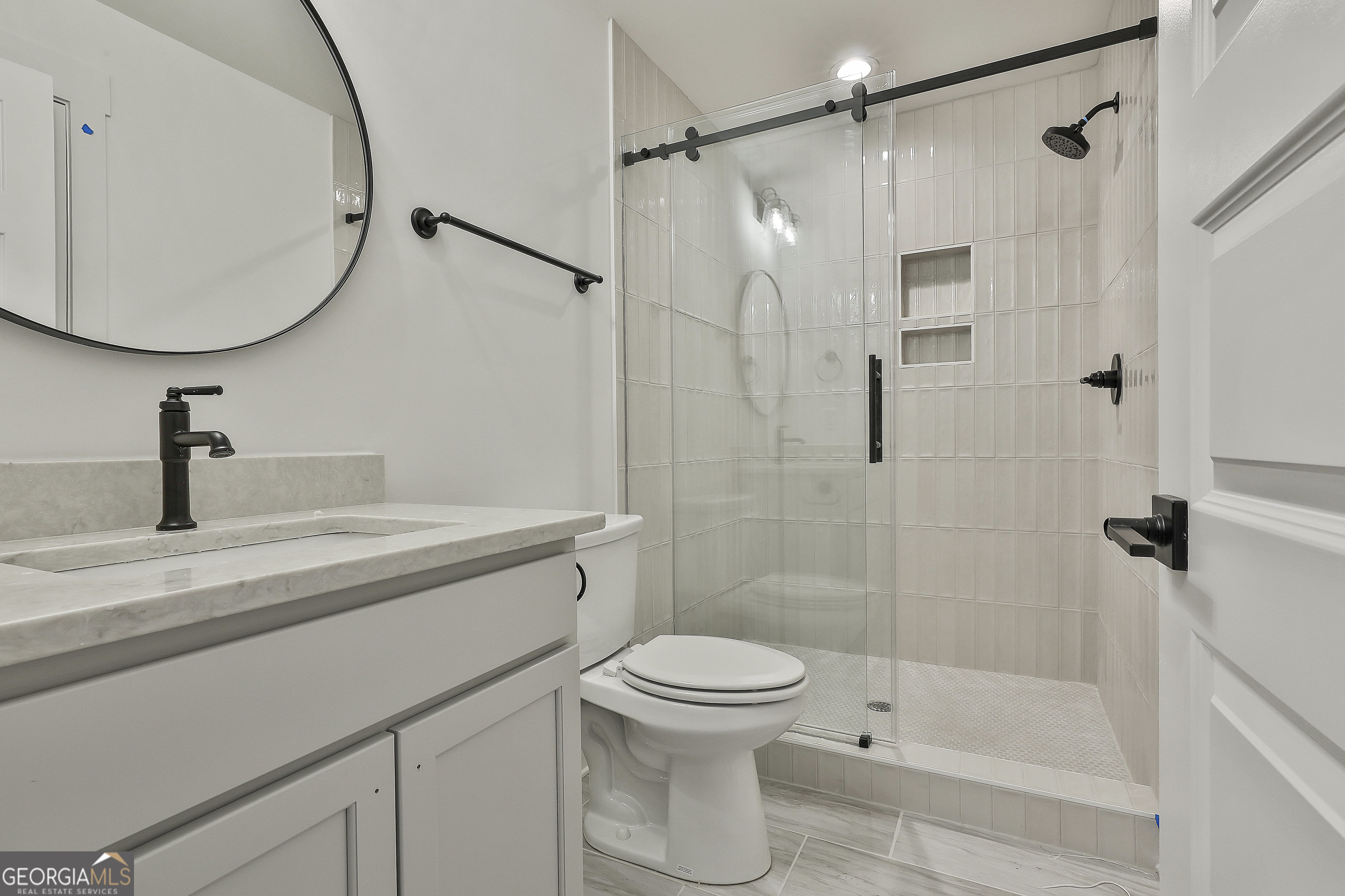 Fayetteville, Georgia 30215, United States, 4 Bedrooms Bedrooms, ,5 BathroomsBathrooms,Residential,Pending,42064