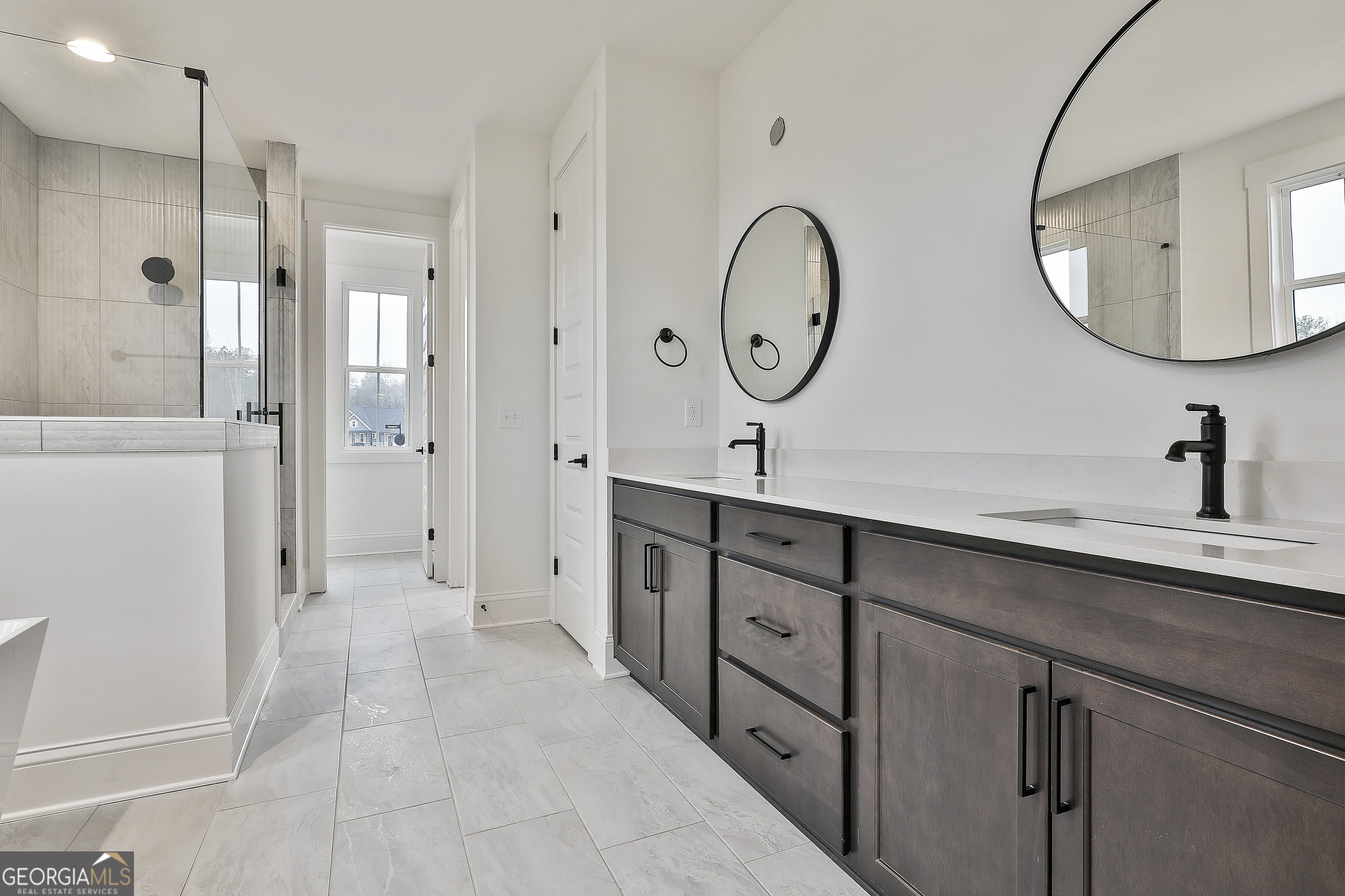 Fayetteville, Georgia 30215, United States, 4 Bedrooms Bedrooms, ,5 BathroomsBathrooms,Residential,Pending,42064