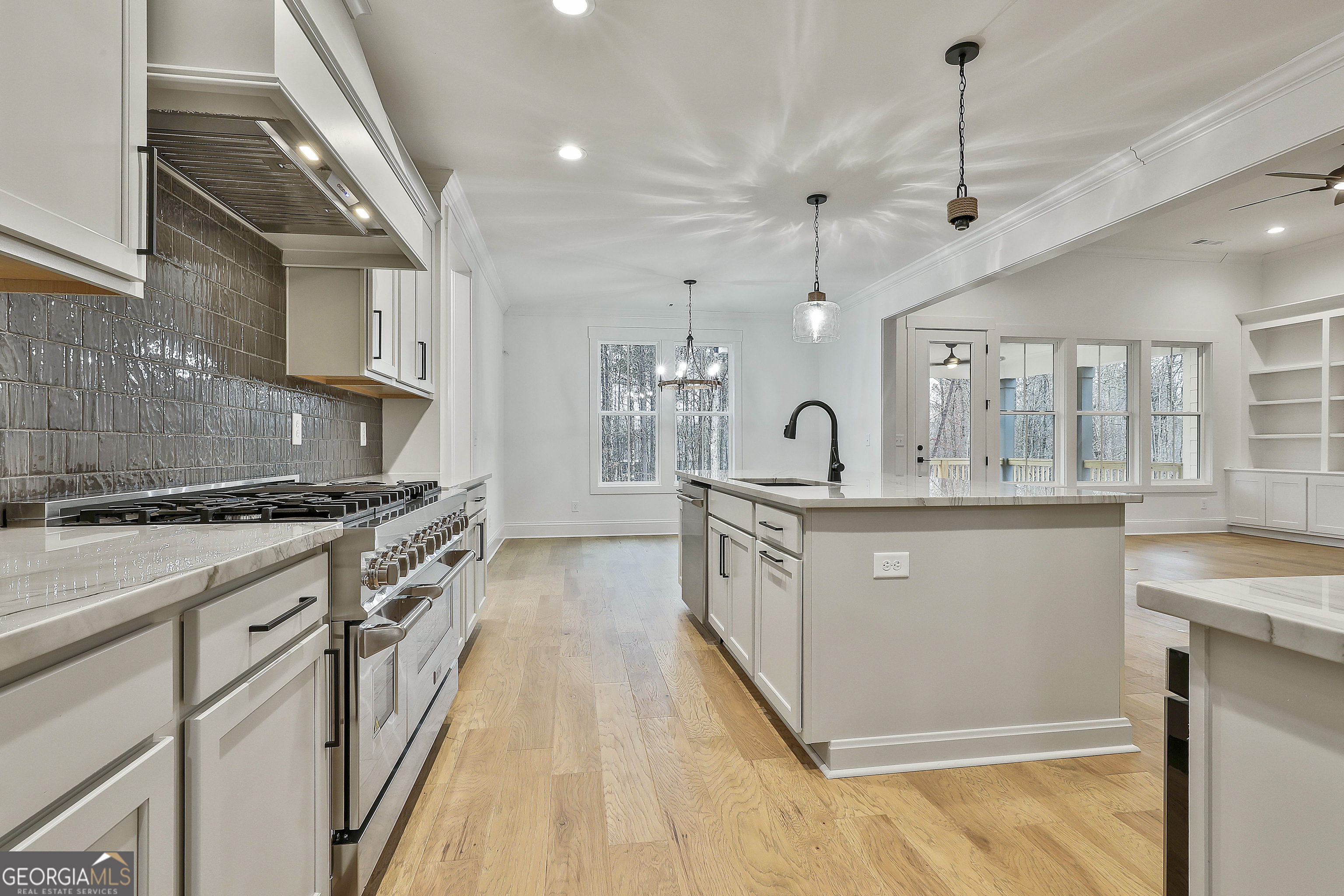 Fayetteville, Georgia 30215, United States, 4 Bedrooms Bedrooms, ,5 BathroomsBathrooms,Residential,Pending,42064