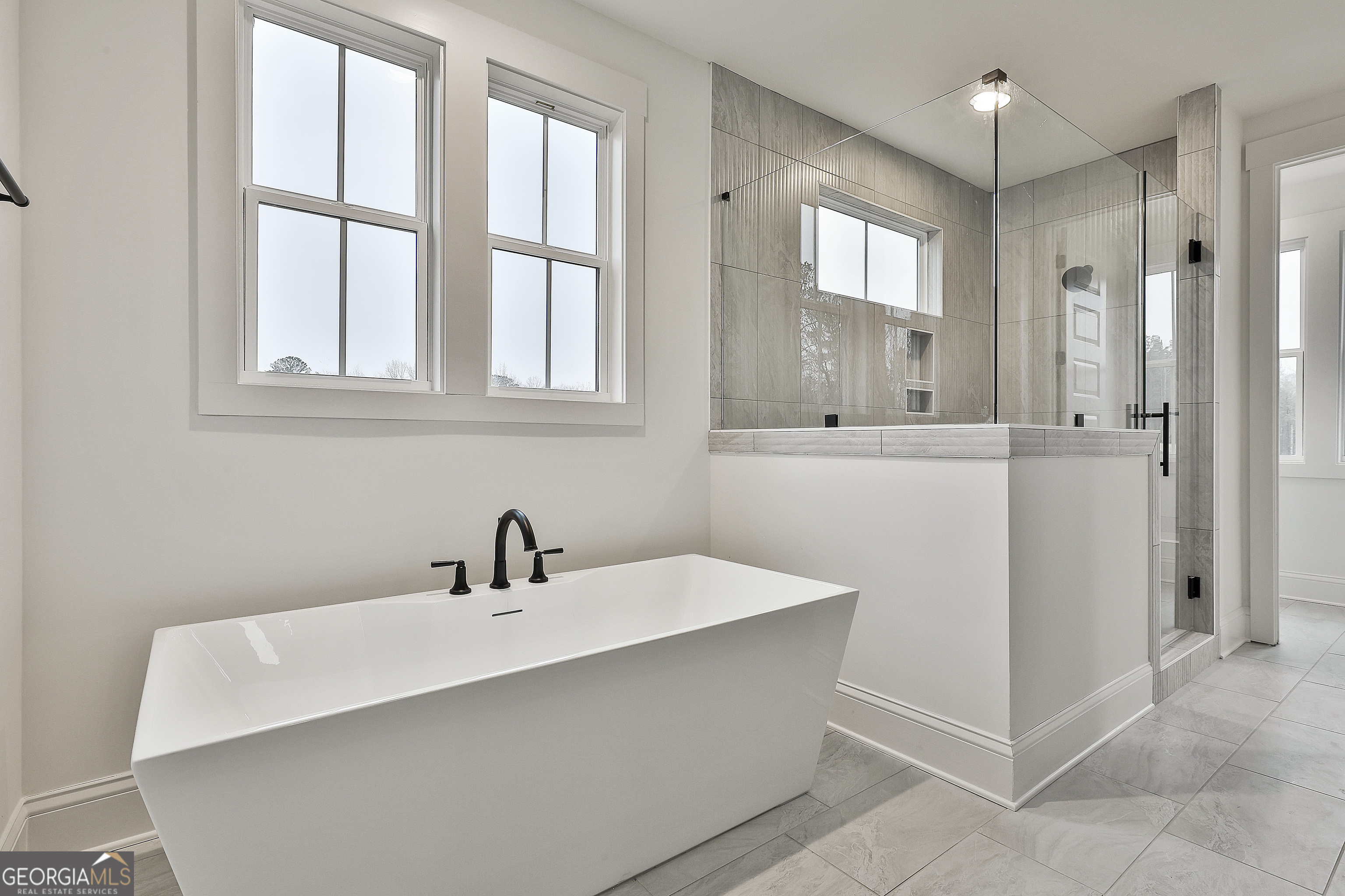 Fayetteville, Georgia 30215, United States, 4 Bedrooms Bedrooms, ,5 BathroomsBathrooms,Residential,Pending,42064