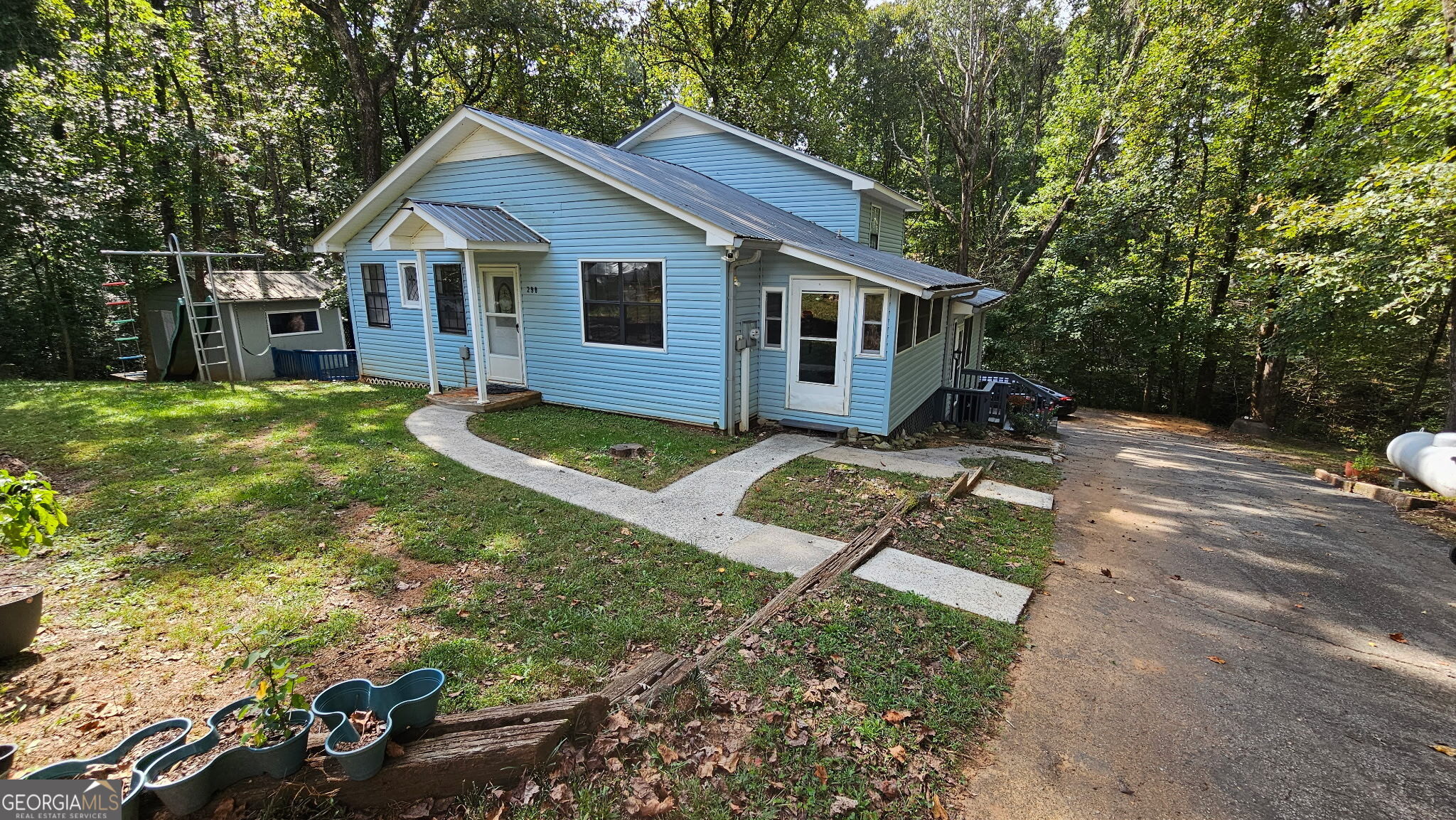 290 Emerald DR