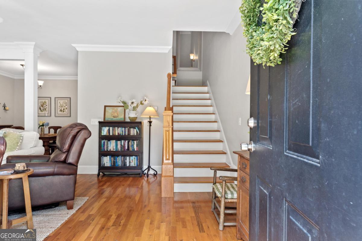 1031 Surrey LN
