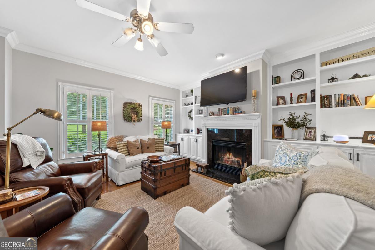 1031 Surrey LN