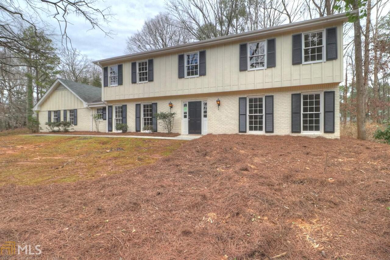 RENOVATED AND MOVE IN READY! in the North Shore of Martins Landing! Gorgeous corner lot with back entry oversized garage. Kitchen and breakfast area open to huge family room-large dining rooms! Stunning Master bedroom plus 3 additional bedrooms on second level-all bedrooms and closets are VERY large and 3 Full baths! Great opportunity to live in Martins Landing and enjoy the lake, walking trails, pool, tennis, bike paths, community and proximity to the Chattahoochee-fabulous location while maintaining a mountain retreat feel!