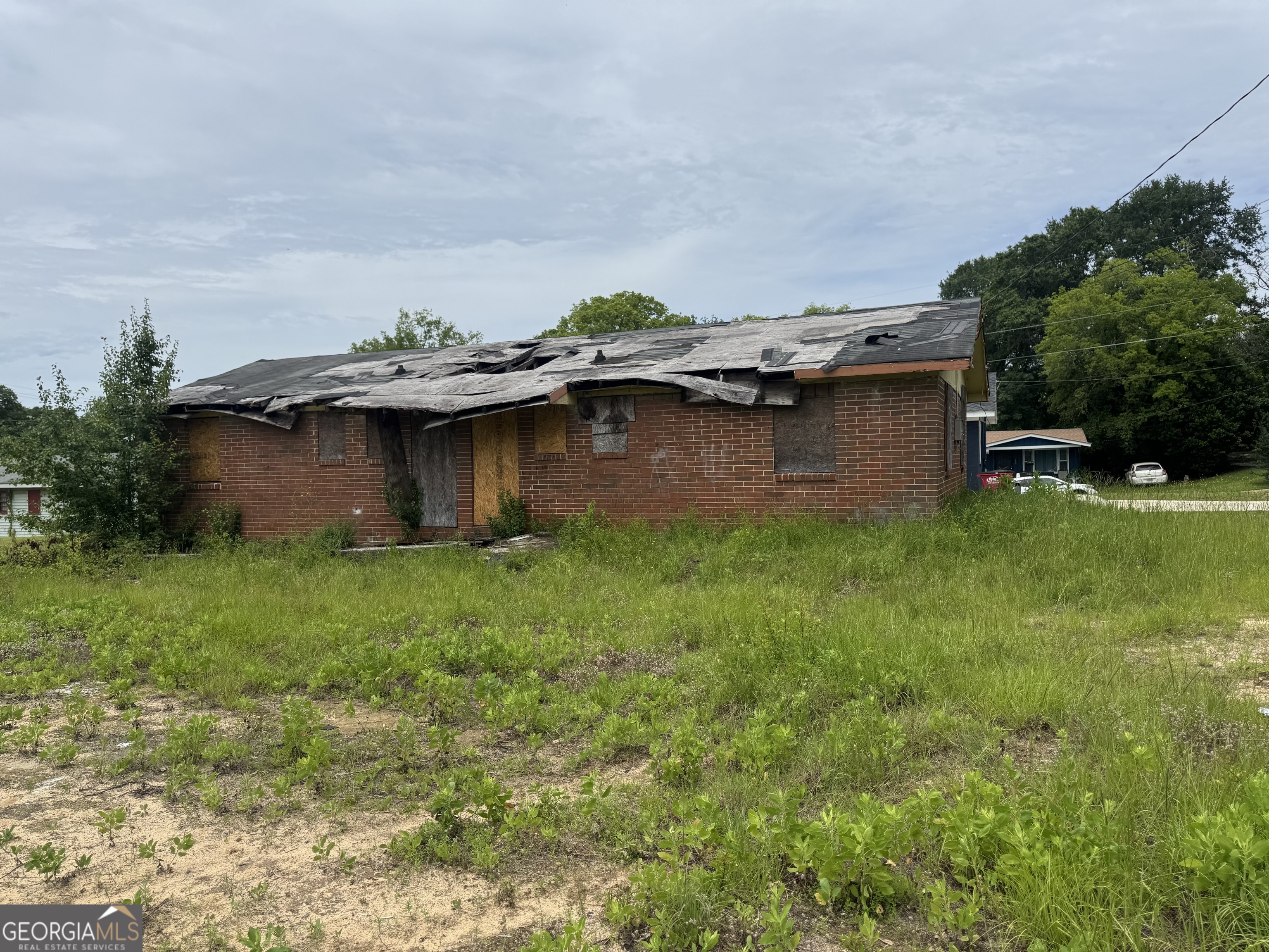 A great opportunity to own a duplex in Macon at a great price allowing you to make the needed repairs.