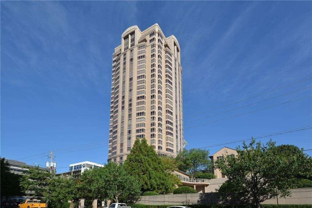 THIS UNIT IS PRICED TO SELL. SELLER MUST CLOSE WITH CAROL CLARK LAW. UNIT IS BEEN LISTED AS IS. THE COMMUNITY IS IN THE HEART OF BUUCKHEAD.