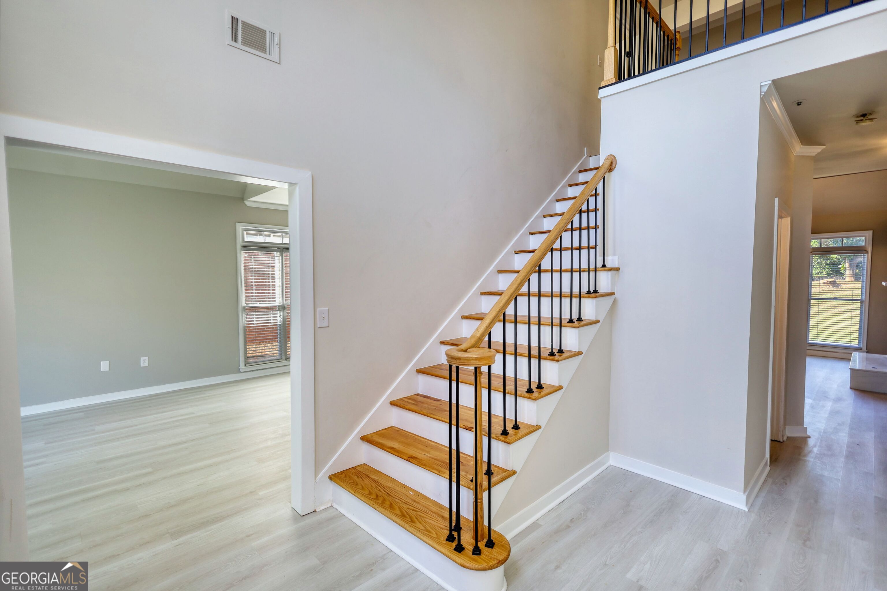 2111 Highland Club DR SE