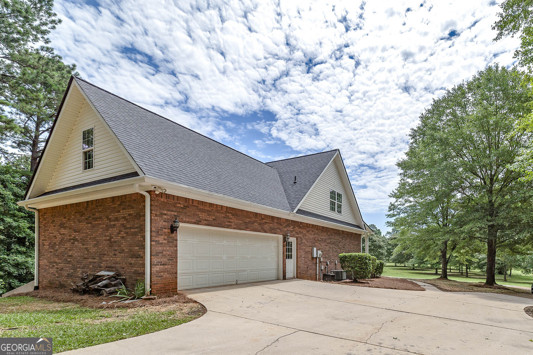 949 Amelia RD
