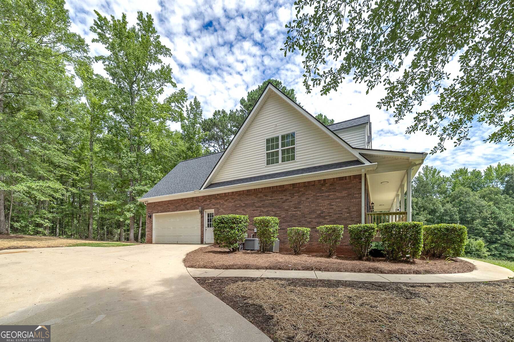 949 Amelia RD