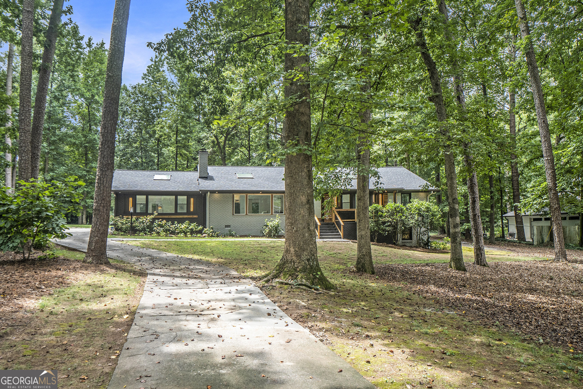 2605 Mckinnon DR