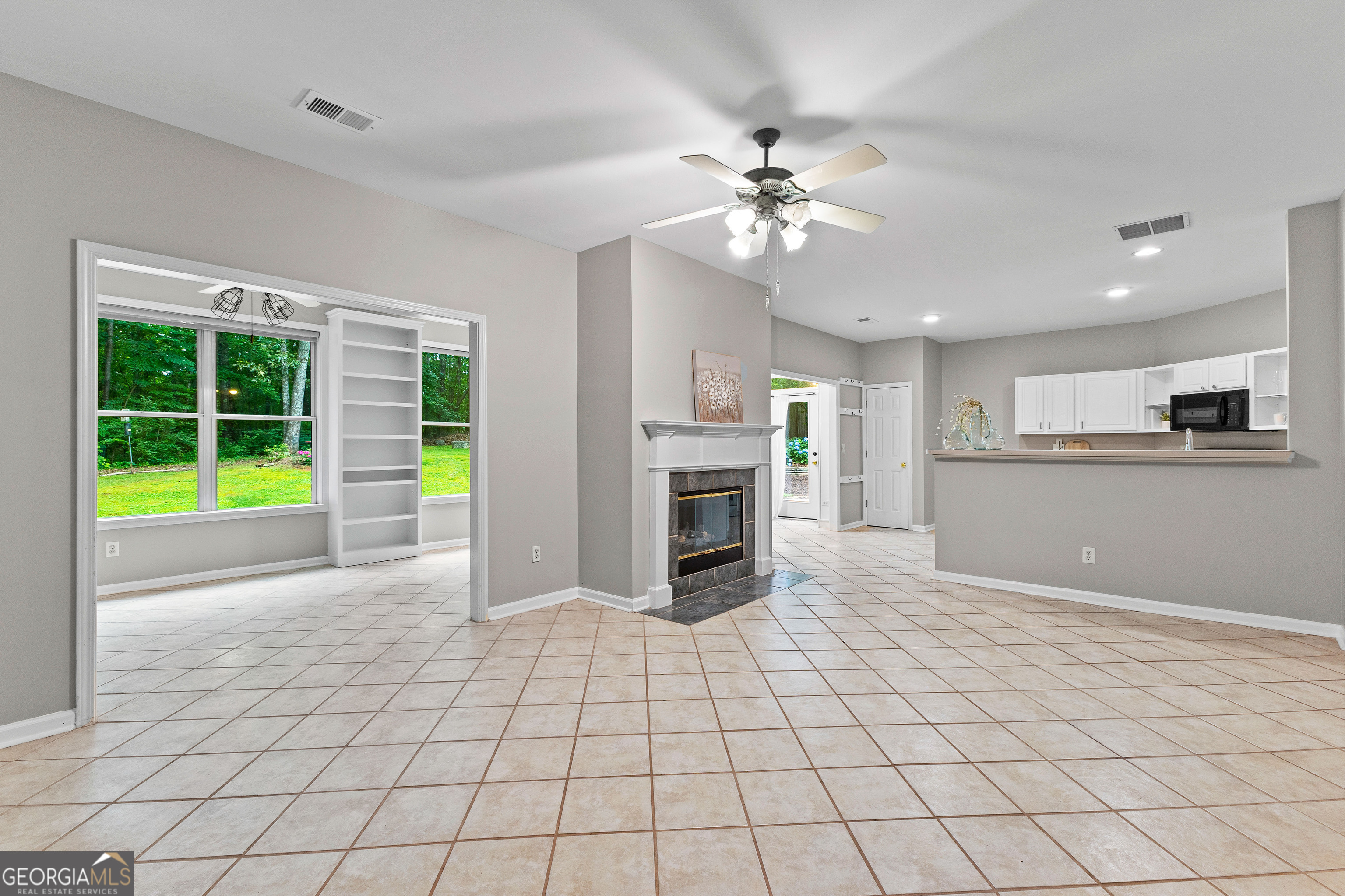 205 N Strathmore DR