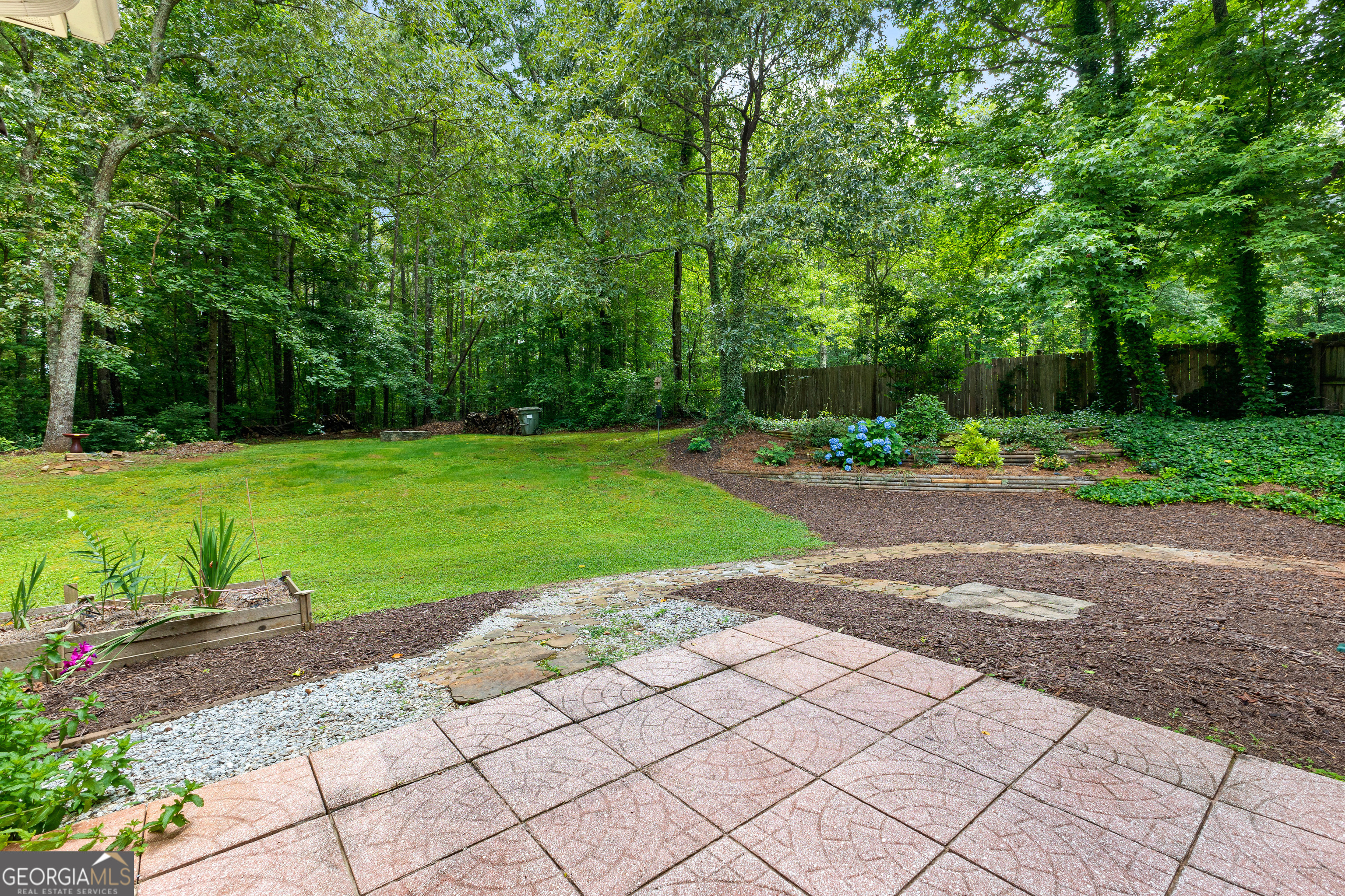 205 N Strathmore DR