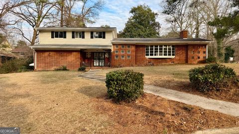 Photo of 819 VENETTA Place NW, Atlanta, GA 30318 (MLS # 10681843)