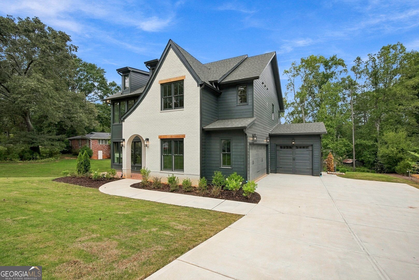 880 Austin Dr