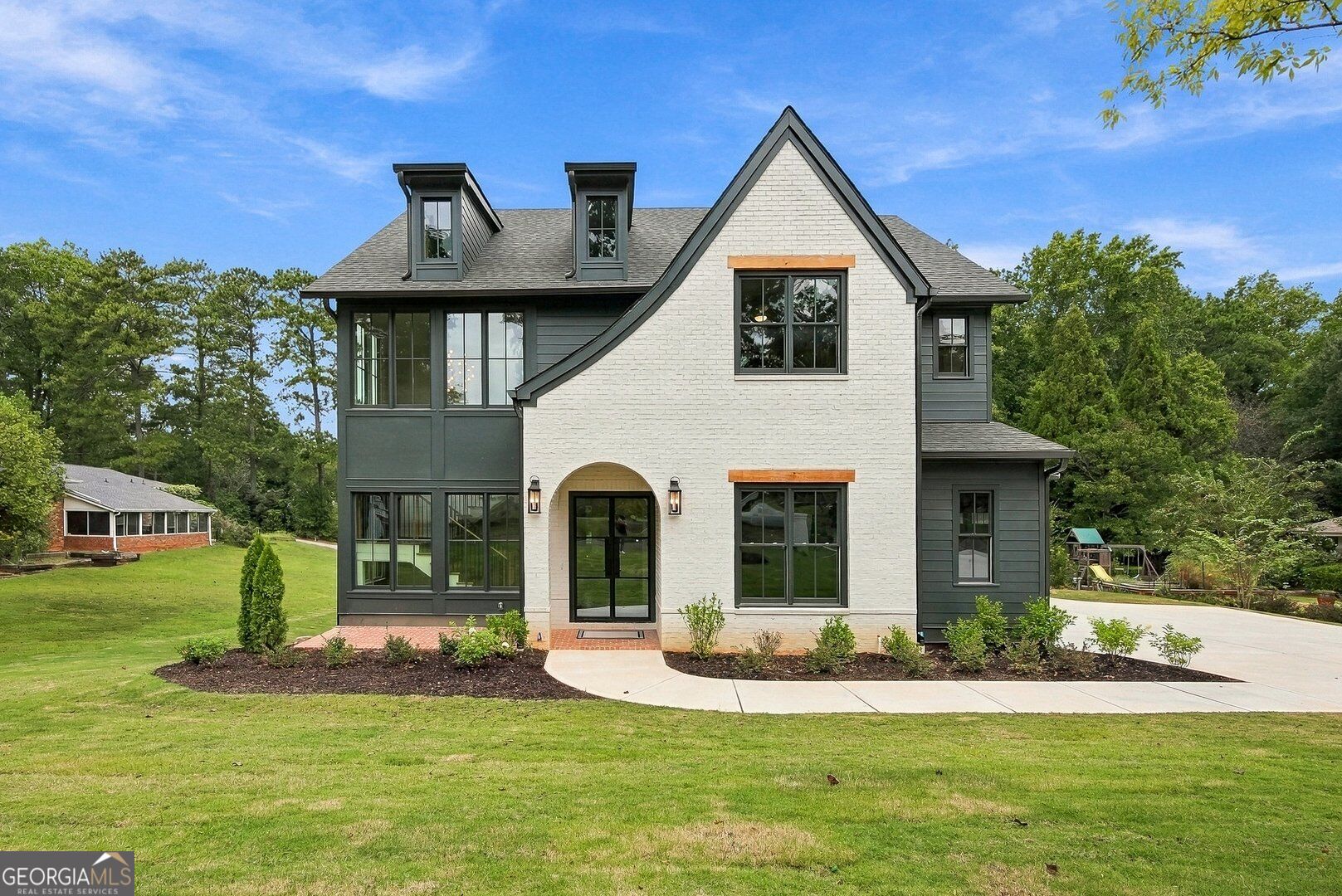880 Austin Dr