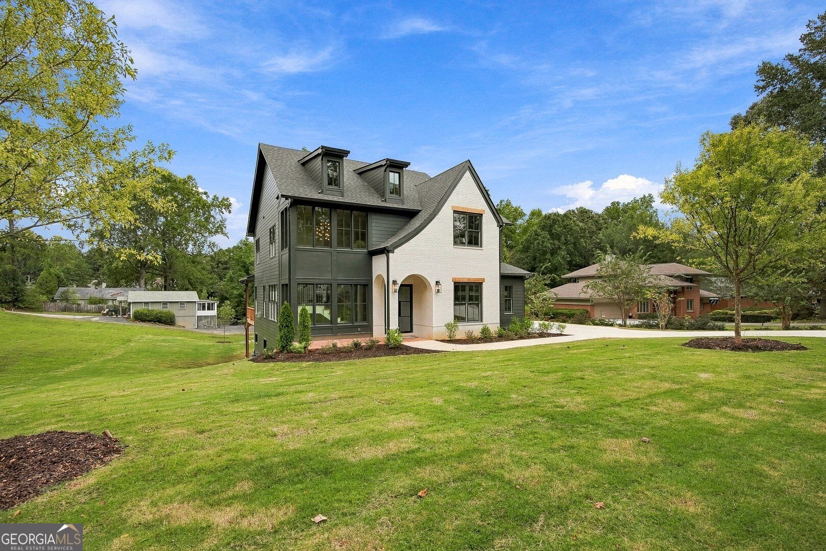 880 Austin Dr
