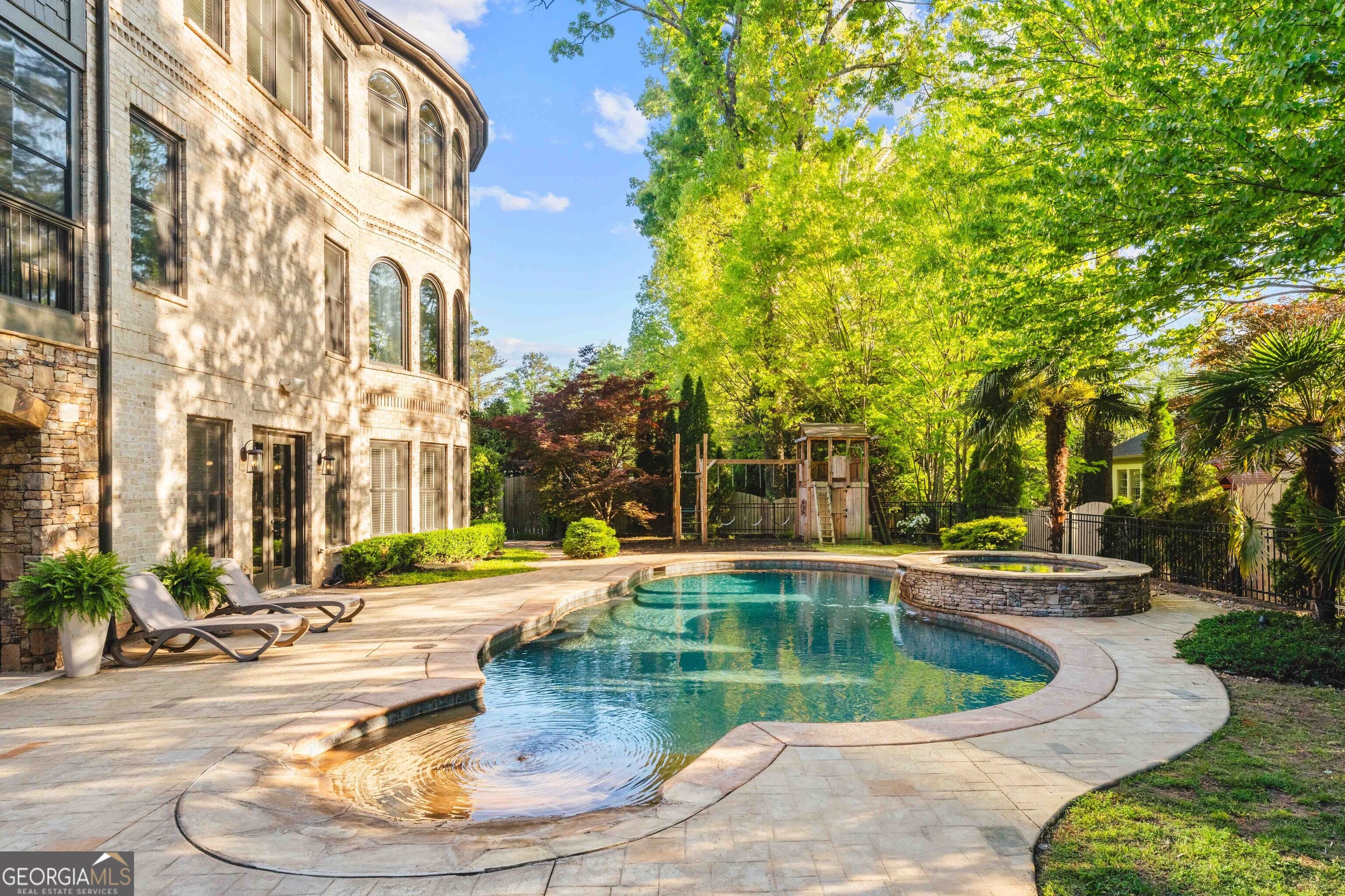 1686 Montcliff CT