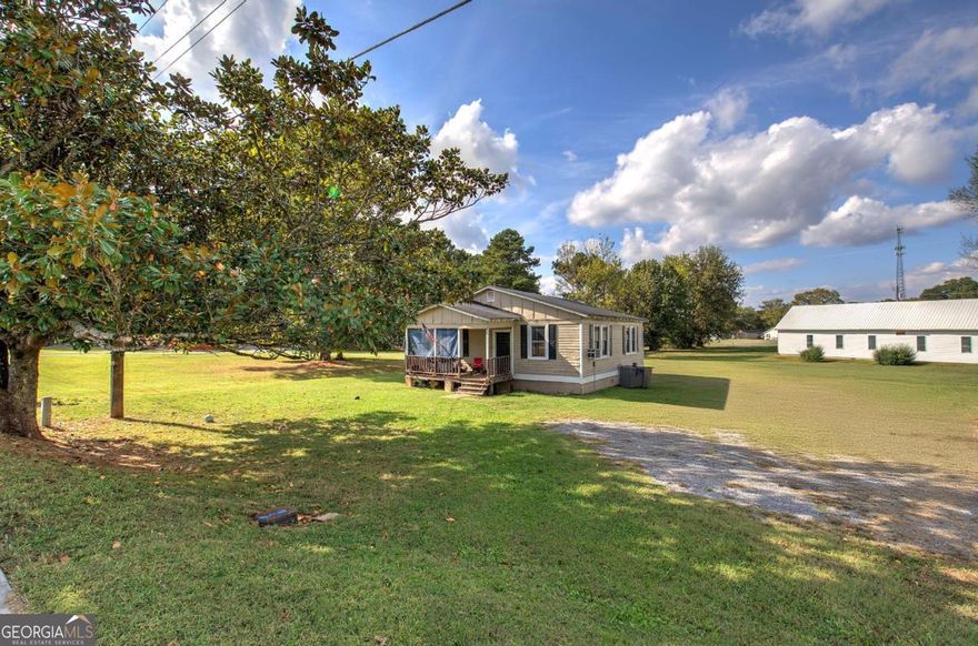 Rare find! 2 bedroom/ 1 bath ranch home on over 1 acre and no HOA. Close proximity to downtown Adairsville and I-75.   Home is currently tenant occupied ,making this home perfect for investors.