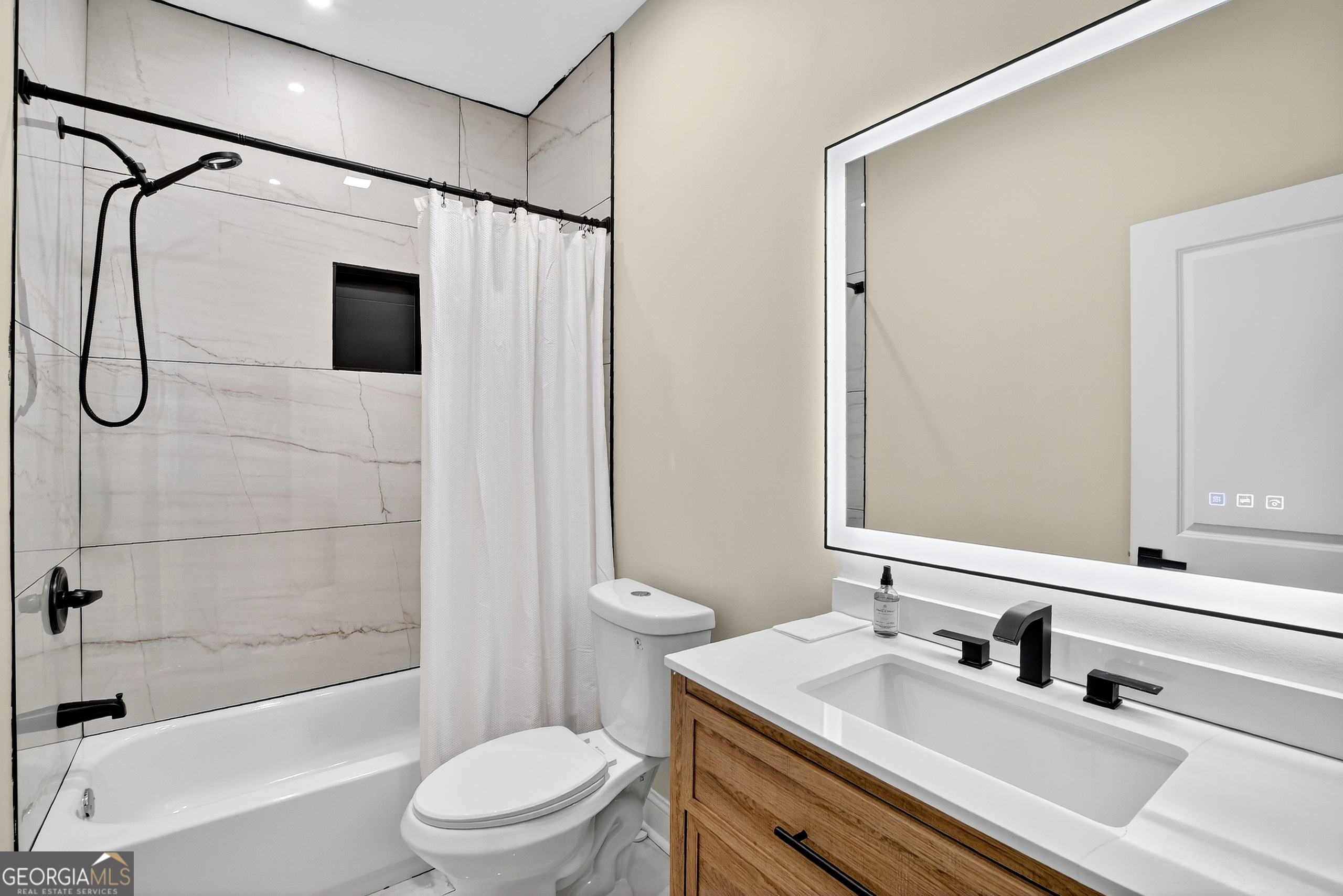 Jefferson Manor - Residential