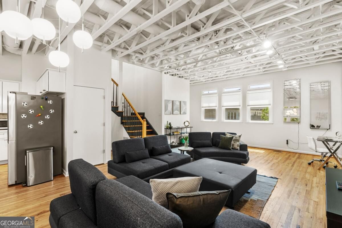 229 Peters ST SW 4