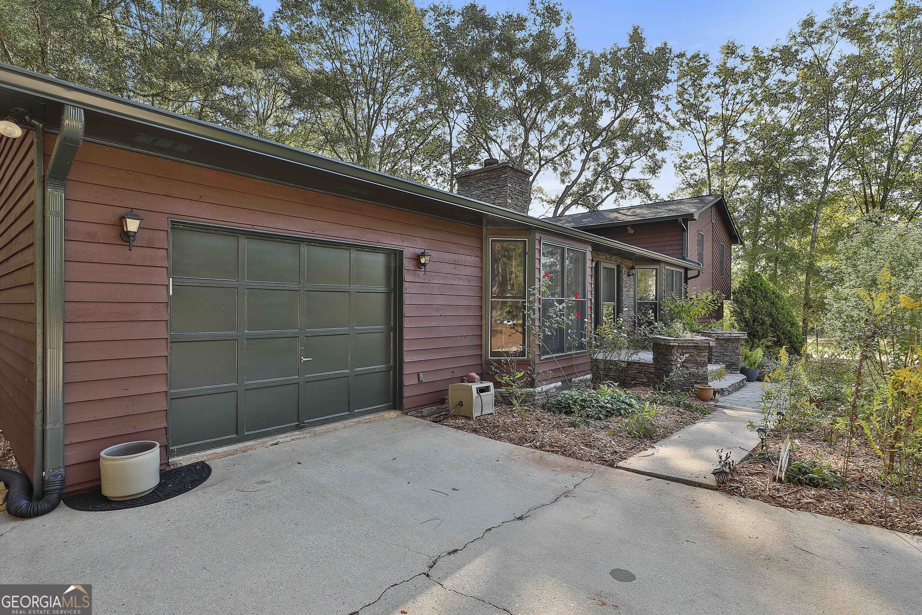 Newnan, Georgia 30263, United States, 3 Bedrooms Bedrooms, ,2 BathroomsBathrooms,Residential,Pending,37820