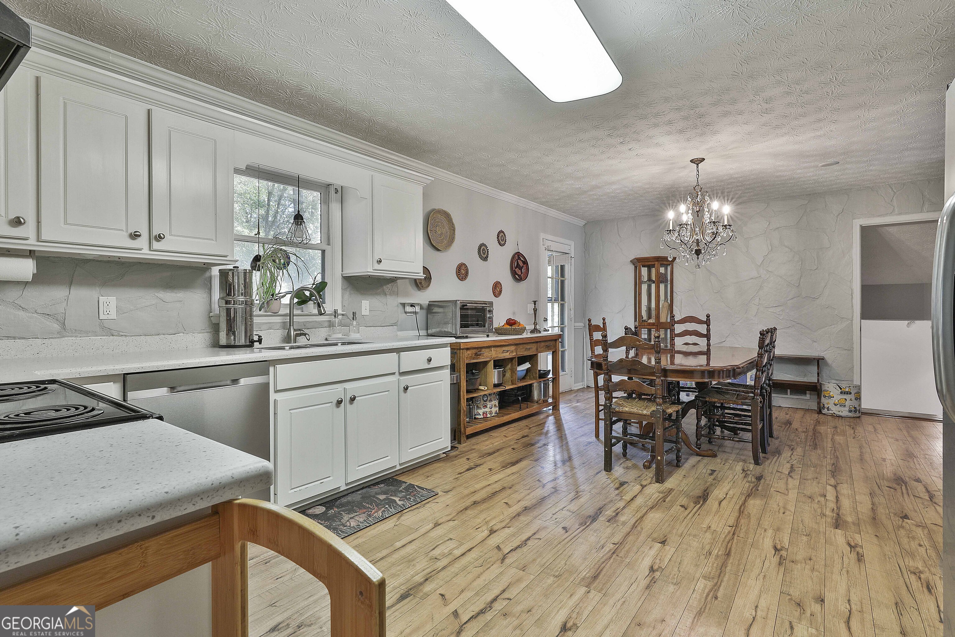 Newnan, Georgia 30263, United States, 3 Bedrooms Bedrooms, ,2 BathroomsBathrooms,Residential,Pending,37820