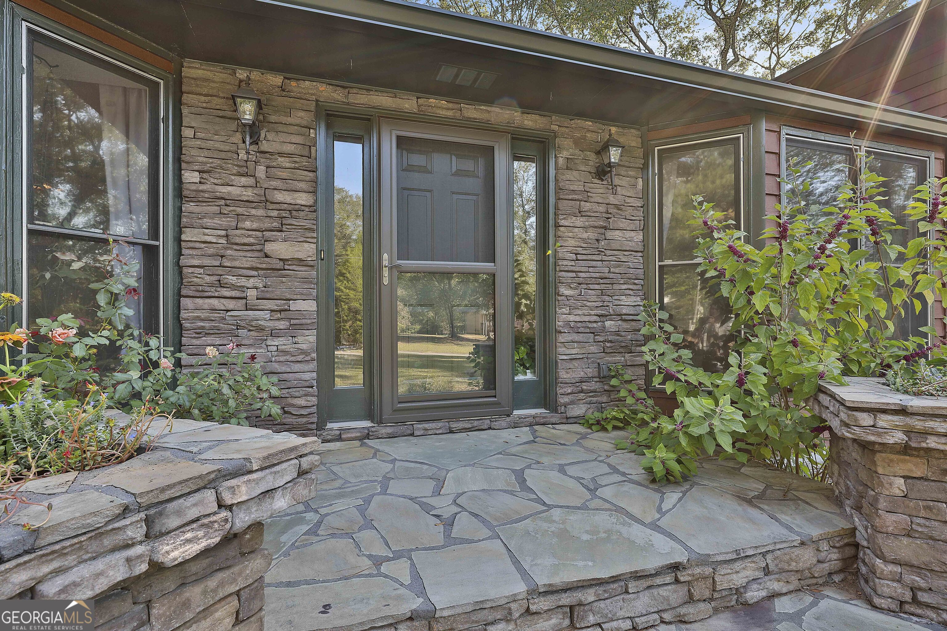 Newnan, Georgia 30263, United States, 3 Bedrooms Bedrooms, ,2 BathroomsBathrooms,Residential,Pending,37820