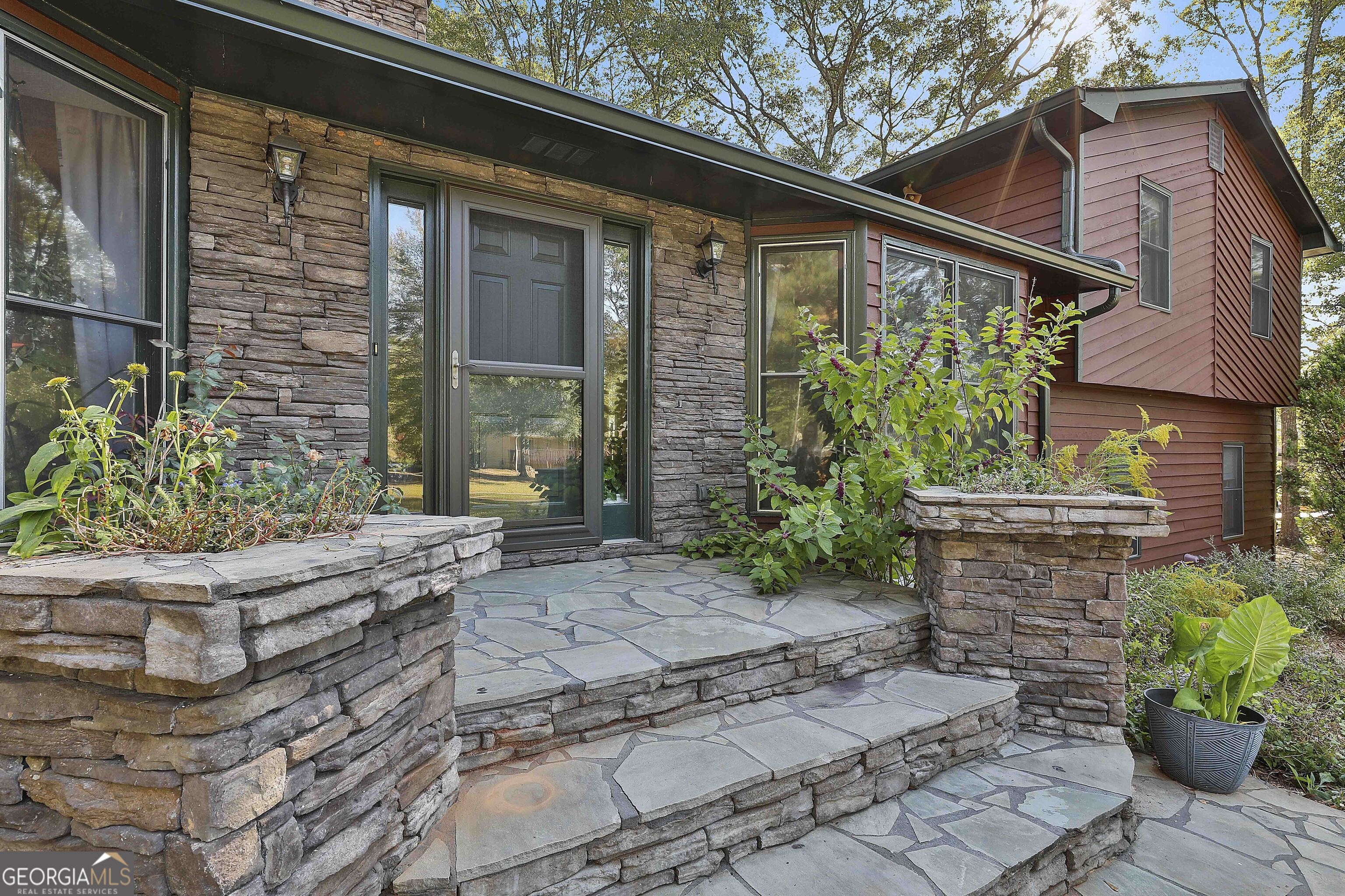 Newnan, Georgia 30263, United States, 3 Bedrooms Bedrooms, ,2 BathroomsBathrooms,Residential,Pending,37820