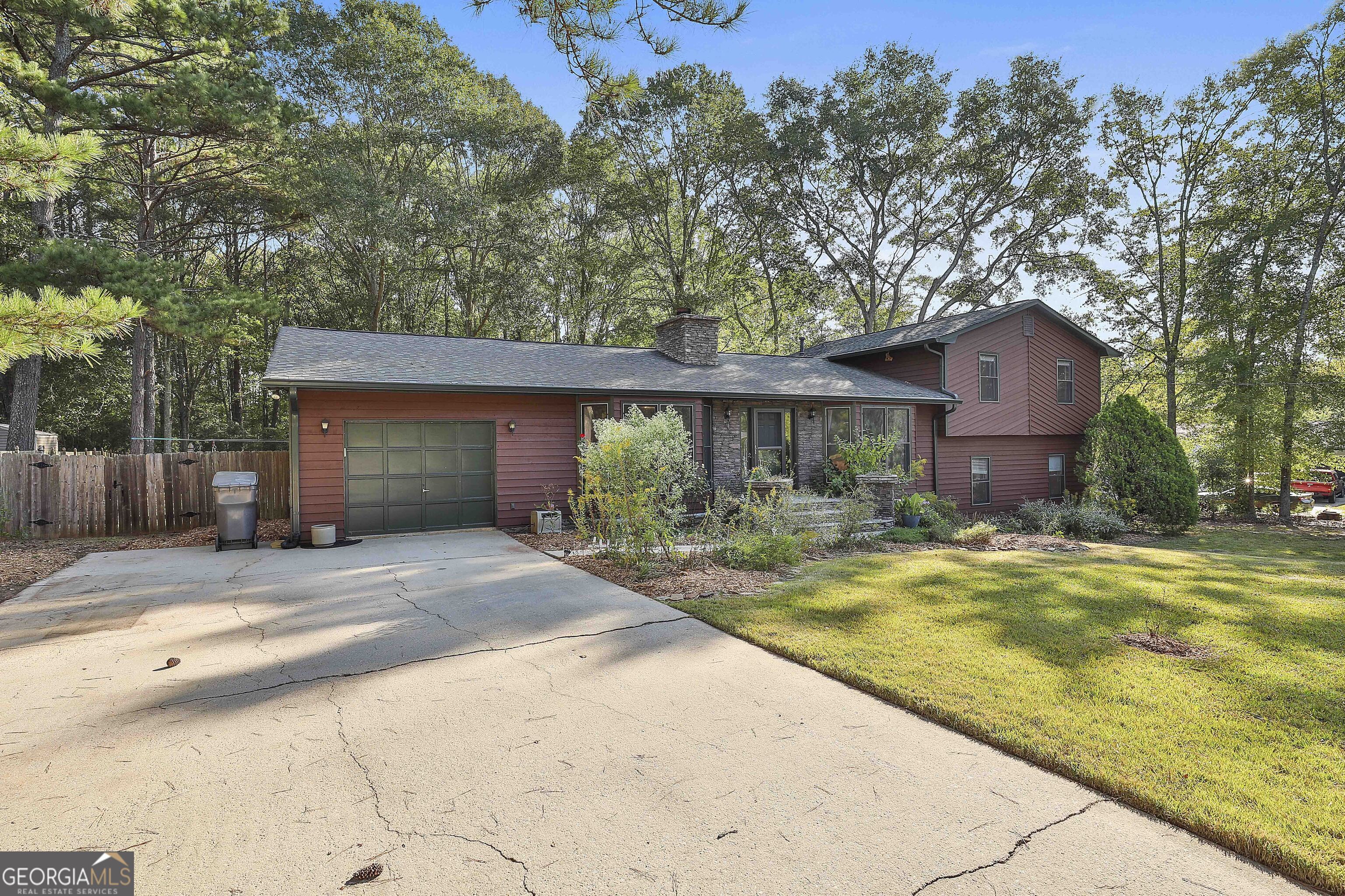 Newnan, Georgia 30263, United States, 3 Bedrooms Bedrooms, ,2 BathroomsBathrooms,Residential,Pending,37820