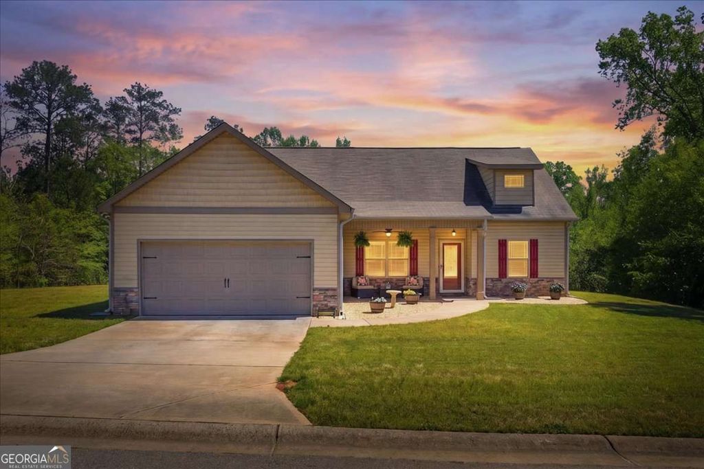 Photo of 1010 Holliday Pass, Griffin, GA 30223 (MLS # 10730319)