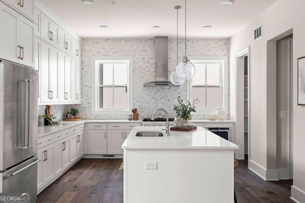 Photo of 574 Boulevard Pl, Atlanta, GA 30308 (MLS # 10872490)