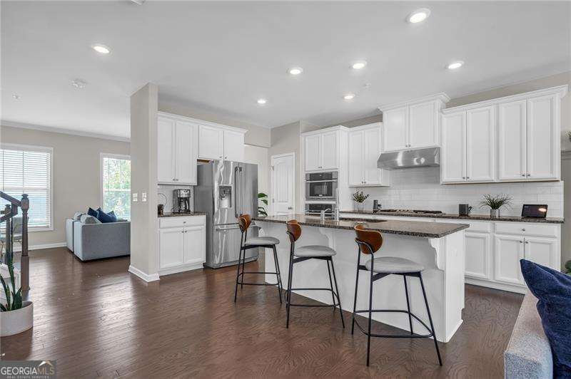 424 Montclair CT