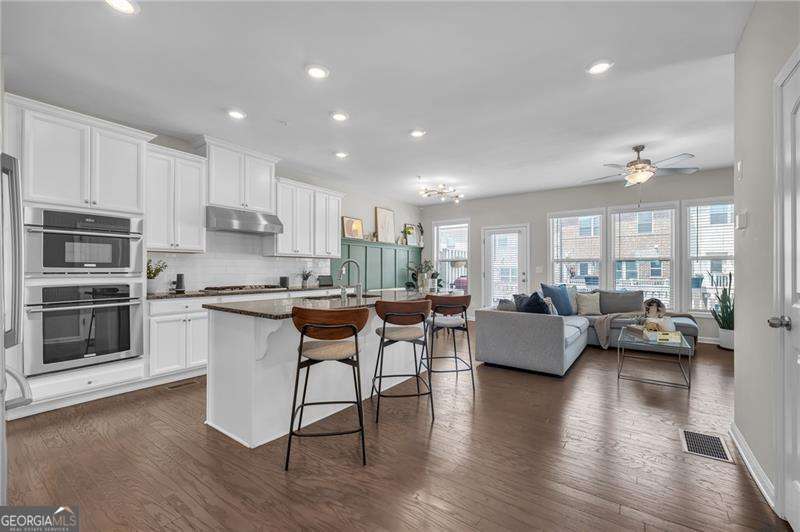 424 Montclair CT