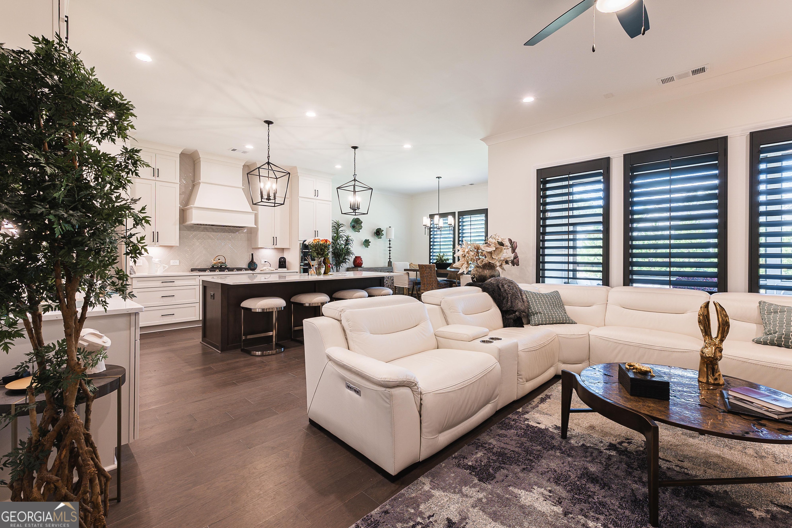 1255 Lakeside Overlook