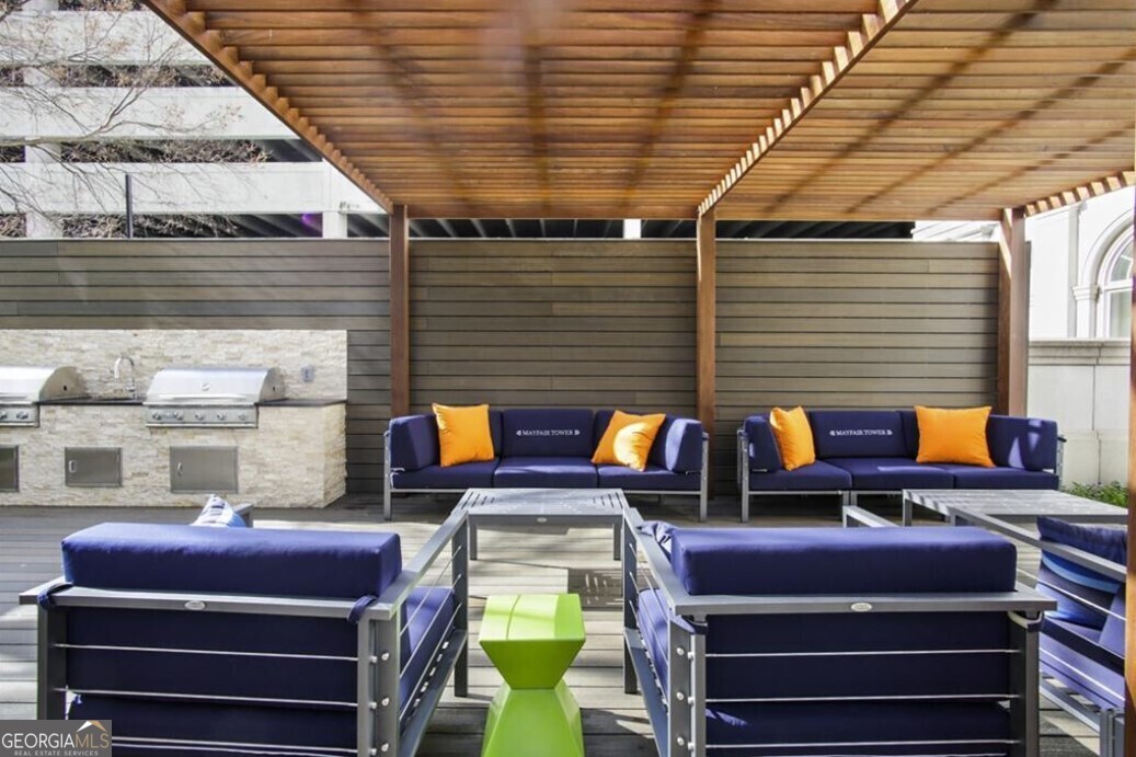 Atlanta, Georgia 30309, United States, 2 Bedrooms Bedrooms, ,2 BathroomsBathrooms,Residential,Pending,84362