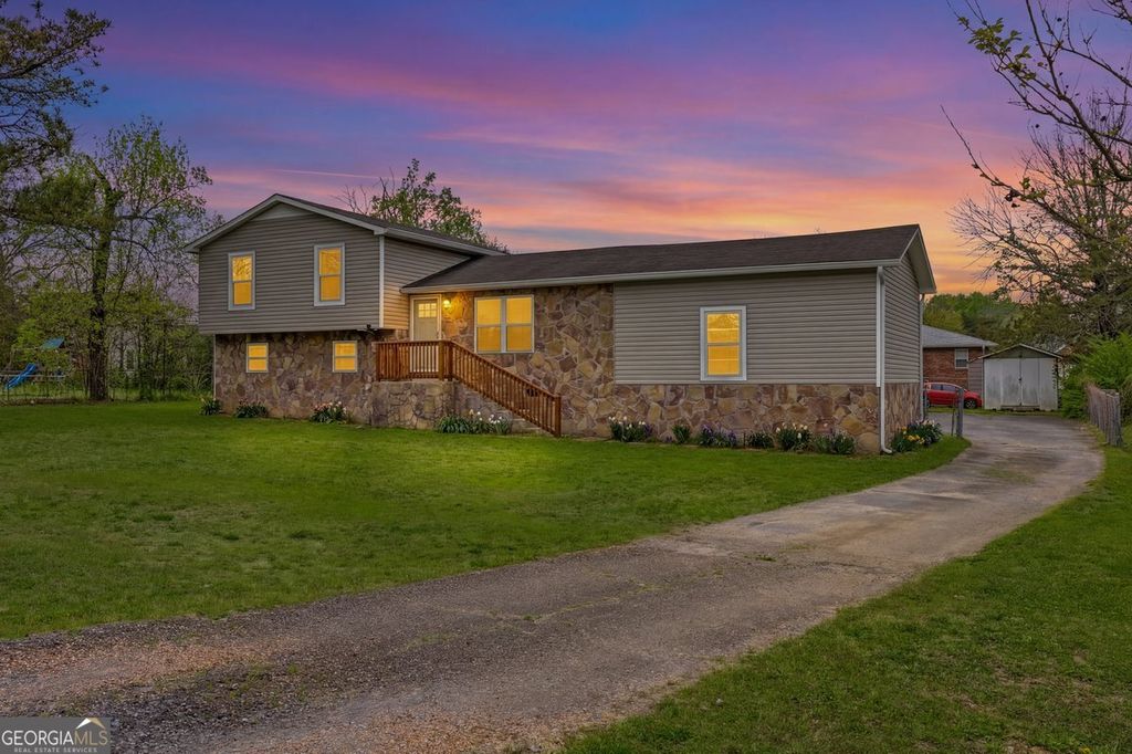 Photo of 1975 Cloud Springs Rd, Rossville, GA 30741 (MLS # 10727337)