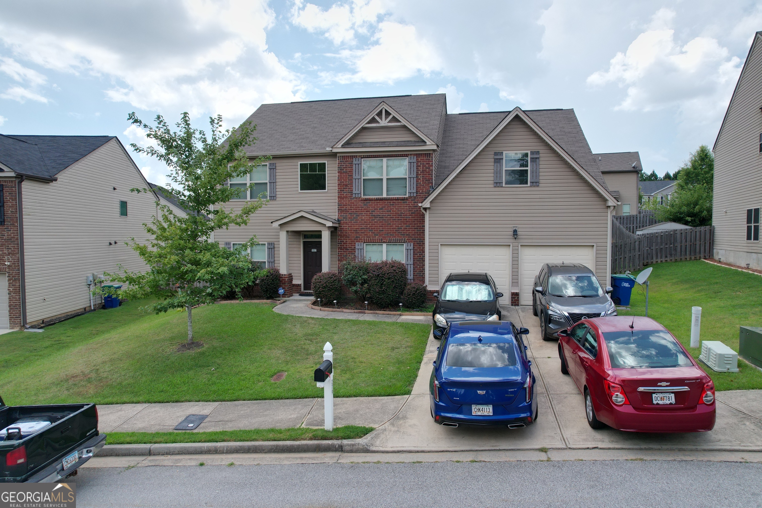 Beautiful 5 bedroom 3 bathroom home in the Stoneridge subdivision where you have swimming and tennis. Plenty of living space as this home has a dining room, family room and living room. Spacious master bedroom - master bathroom has a double vanity, soaking tub and separate shower. Close to Highway I-85, Atlanta Hartsfield Airport, shopping and dining. This home has a ton to offer. A must see!! Call today to schedule a showing.