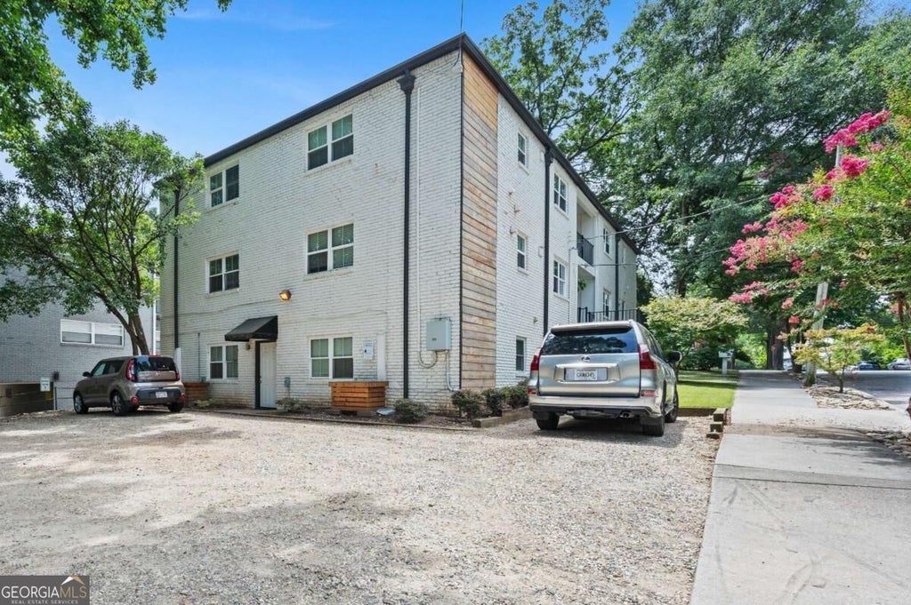 Photo of 880 Saint Charles Avenue NE #9, Atlanta, GA 30306 (MLS # 10845890)