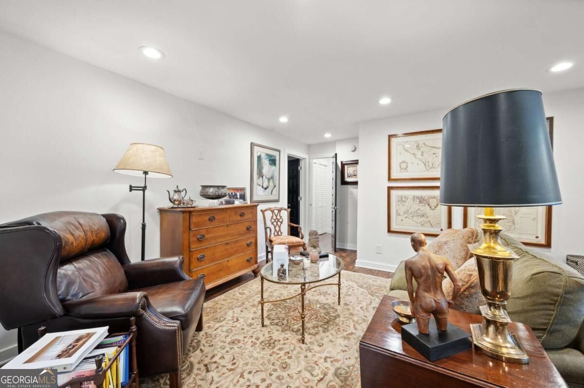 880 Saint Charles AVE NE 9
