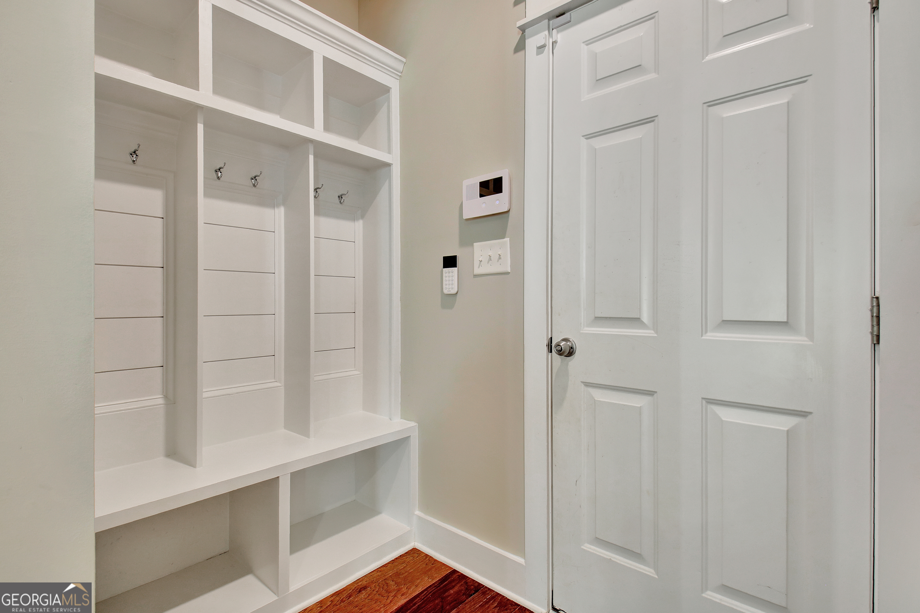 Senoia, Georgia 30276, United States, 5 Bedrooms Bedrooms, ,3 BathroomsBathrooms,Residential,Pending,26890