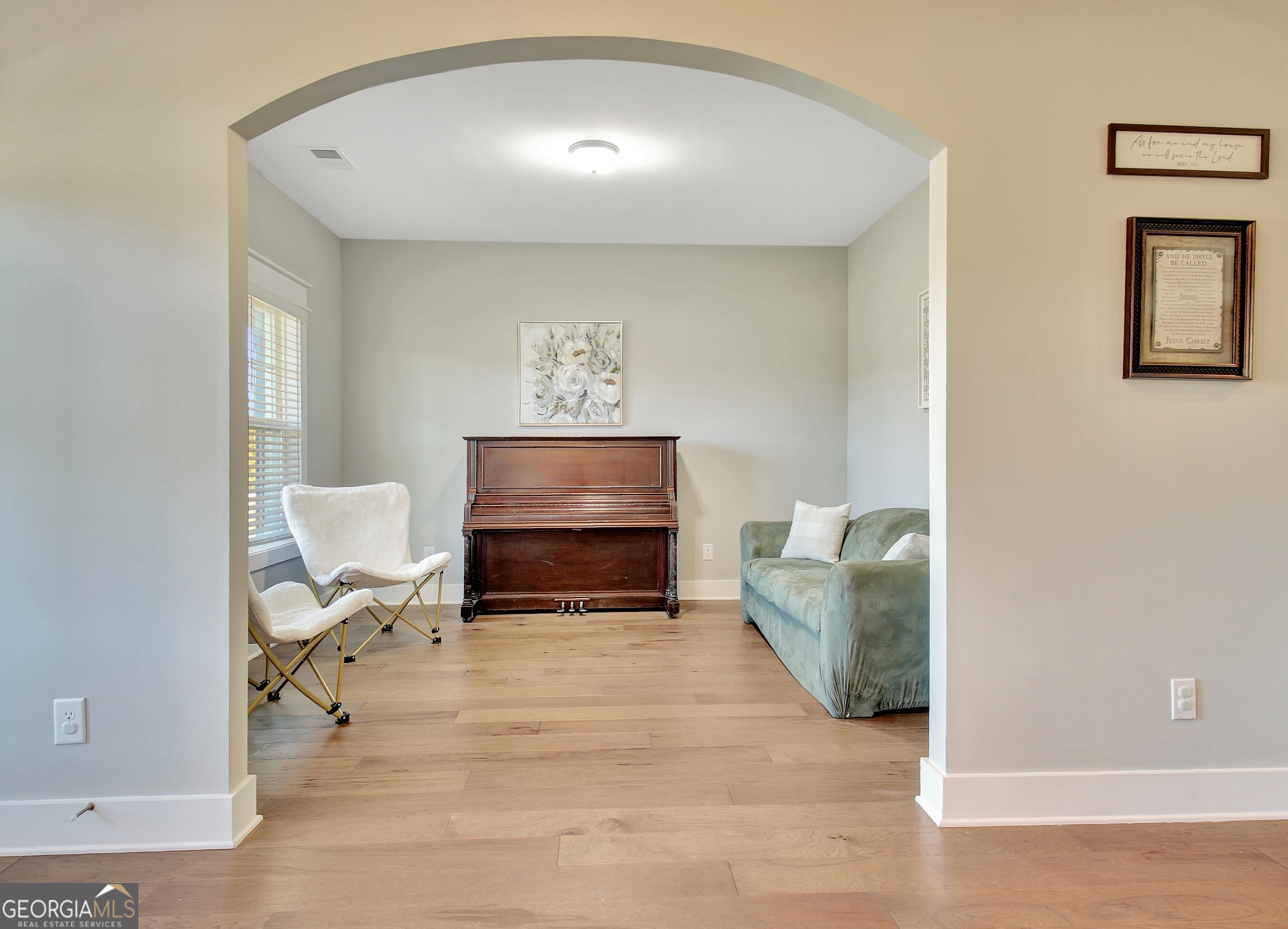 Senoia, Georgia 30276, United States, 5 Bedrooms Bedrooms, ,3 BathroomsBathrooms,Residential,Pending,26890