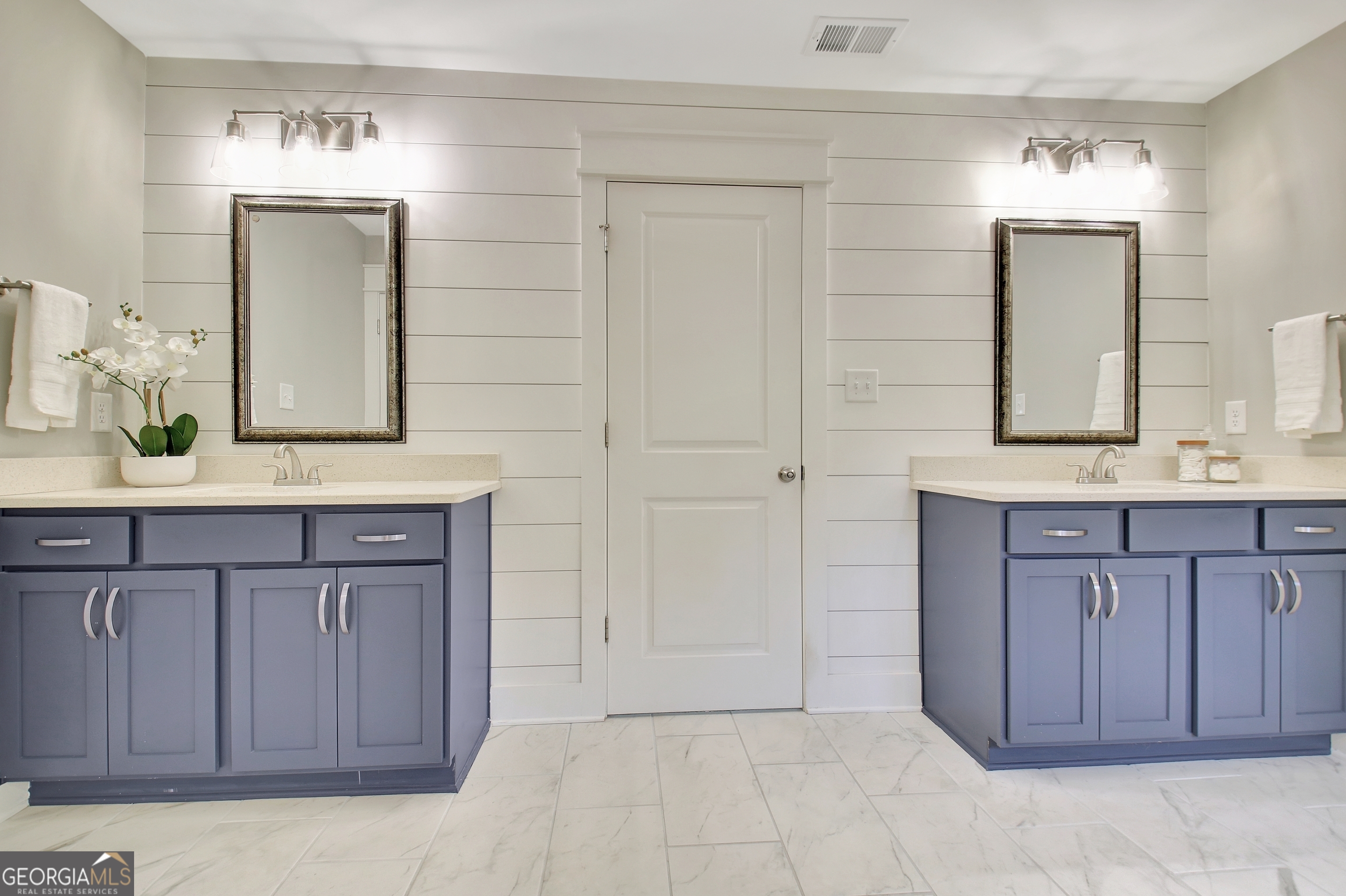 Senoia, Georgia 30276, United States, 5 Bedrooms Bedrooms, ,3 BathroomsBathrooms,Residential,Pending,26890