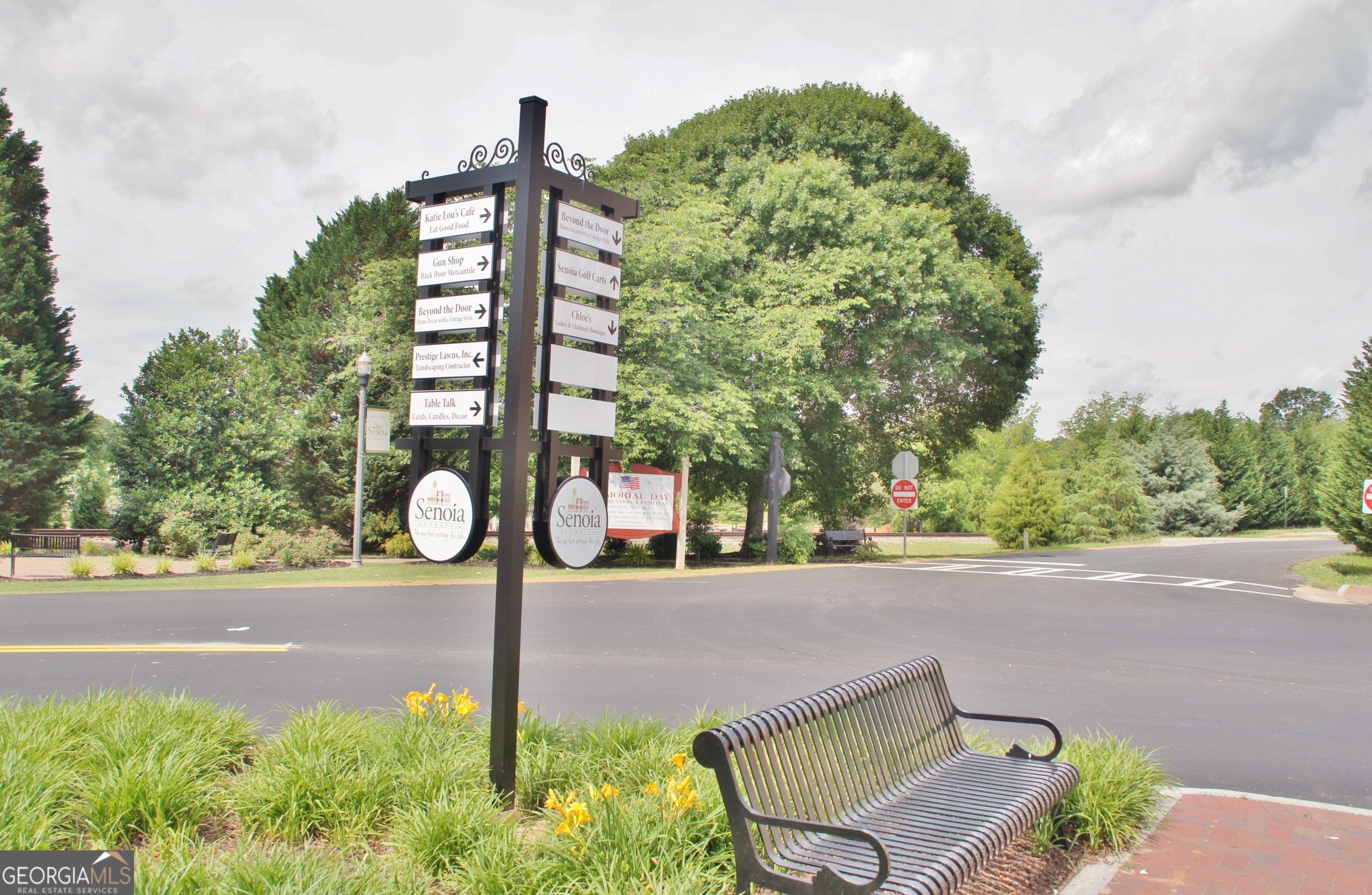 Senoia, Georgia 30276, United States, 5 Bedrooms Bedrooms, ,3 BathroomsBathrooms,Residential,Pending,26890